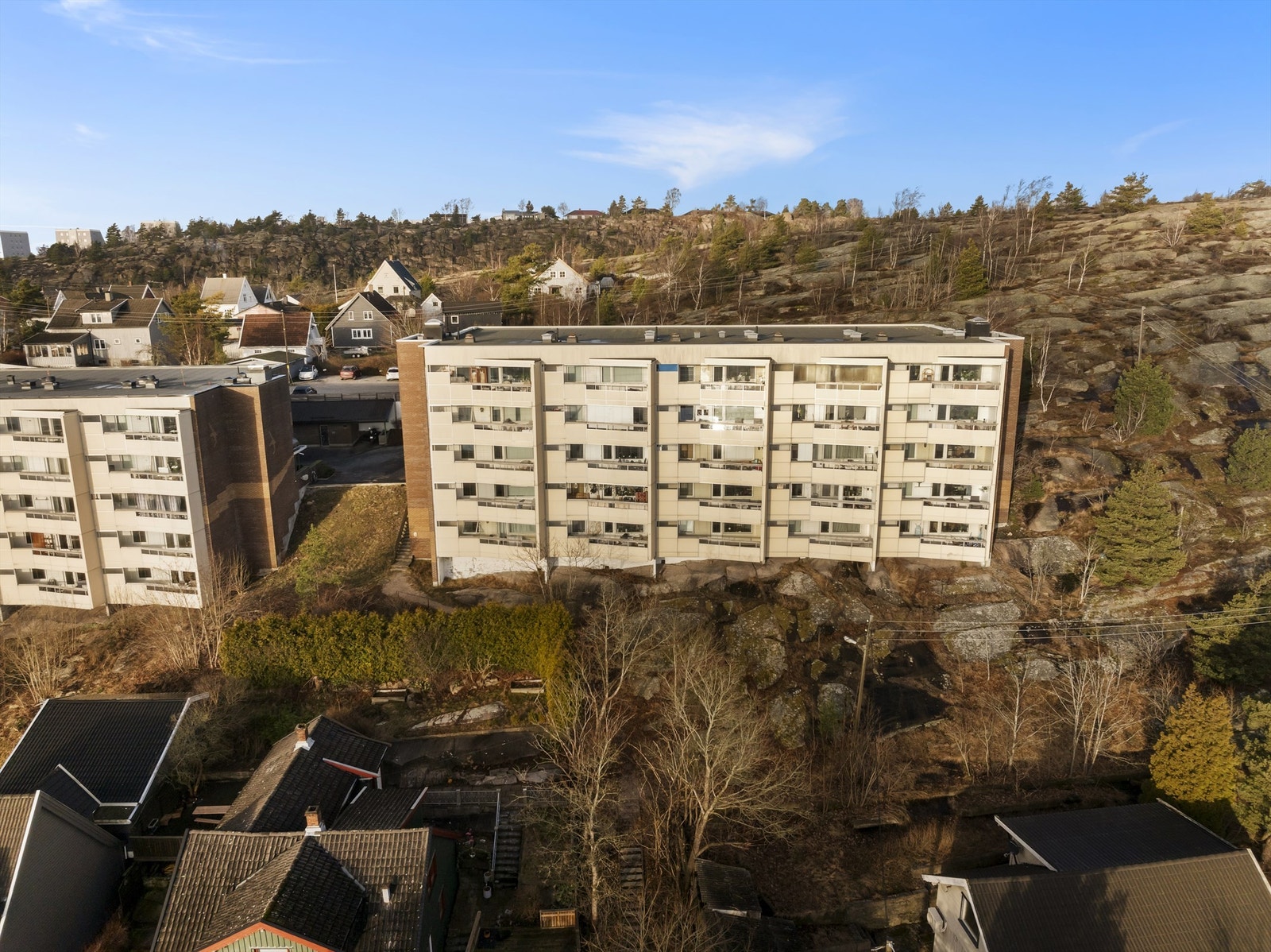 Leiligheten er en del av veletablerte Glomma Borettslag på Utsikten, bestående av i alt 40 andelsboliger og fine fellesarealer utomhus. Galleribilde