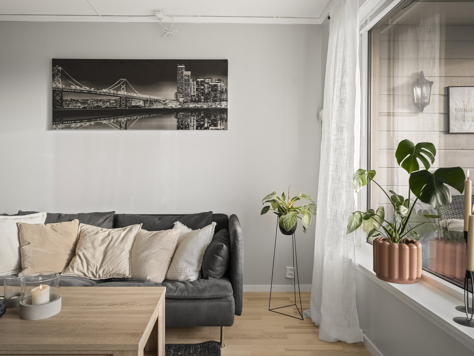 Både vinduer og balkongdør har to-lags glass fra 2009. Galleribilde