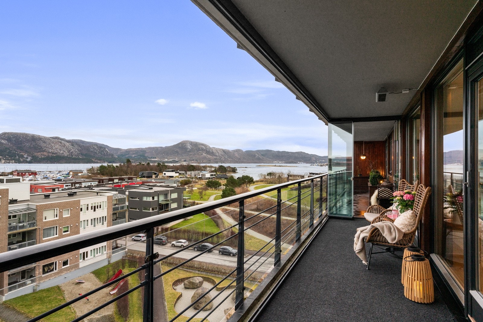 Glassene kan skyves helt til sides på de varmeste dagene. Galleribilde