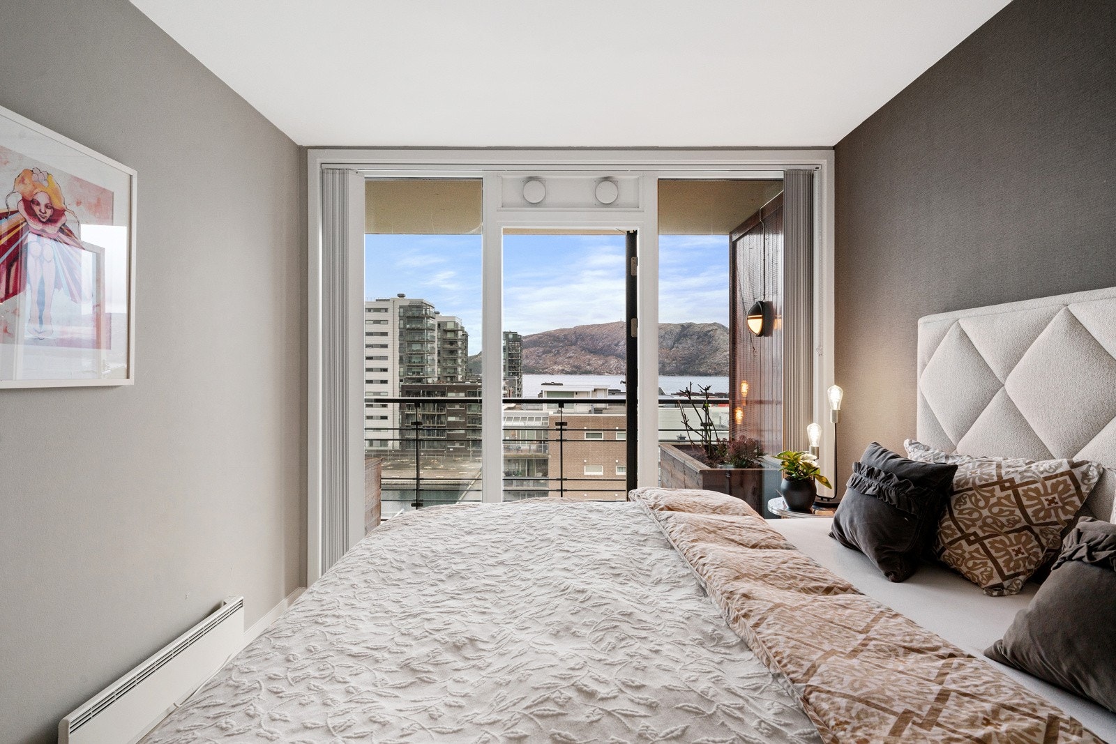 Hovedsoverommer har også utgang til balkongen. Galleribilde