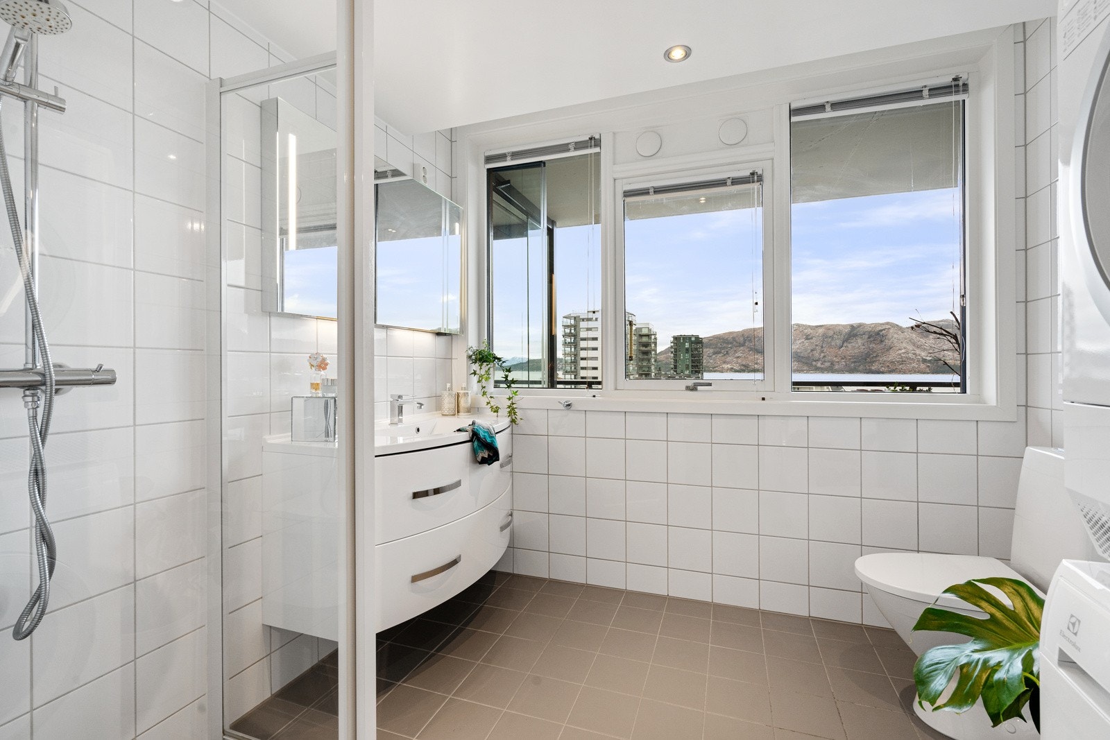 Badet er fra byggeår, men innredningen ble skiftet i 2016. Galleribilde