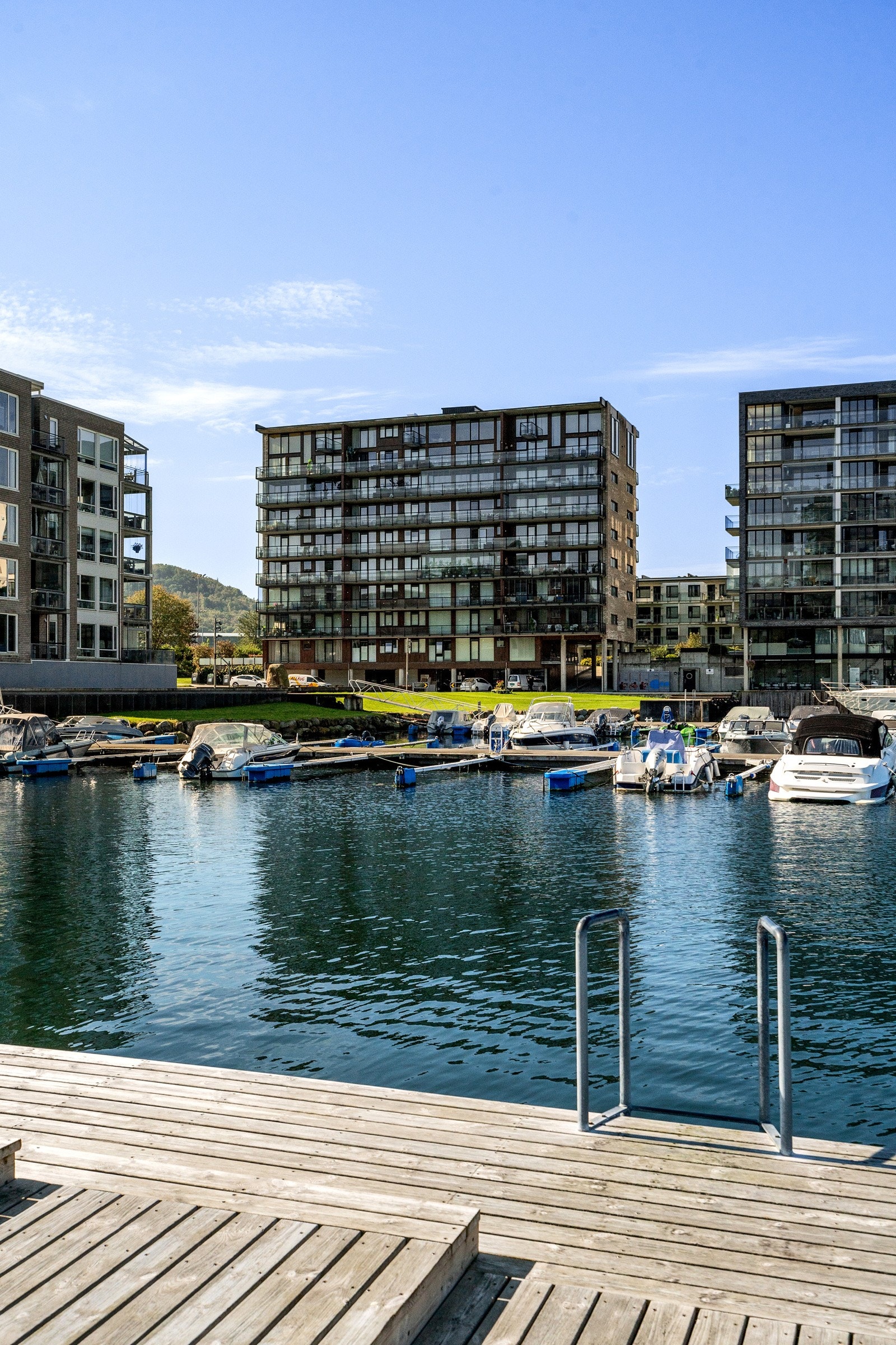 Ønsker du et bad er det flere bademuligheter like utenfor døren. Galleribilde