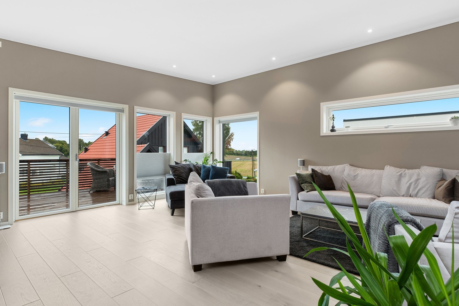 Det er vannbåren gulvvarme i begge etasjer. Galleribilde