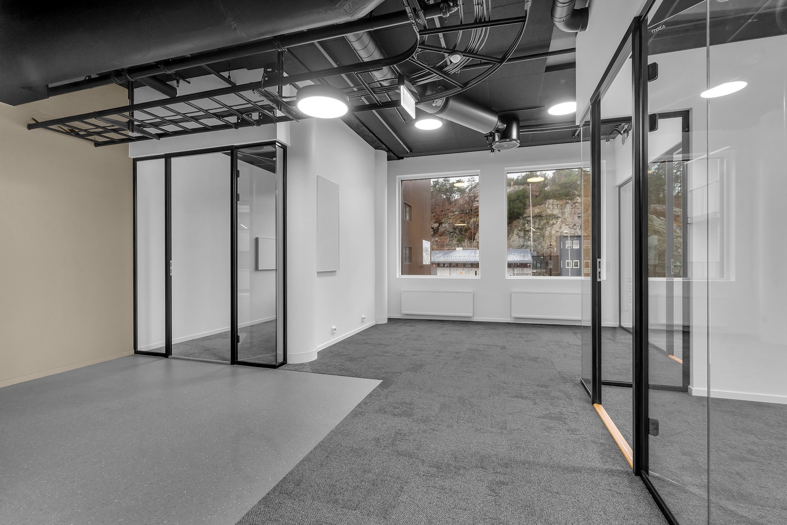 Lokalet i 3. etasje omfatter hele etasjene og utgjør totalt ca. 383 kvm BTA eksklusivt areal. Galleribilde