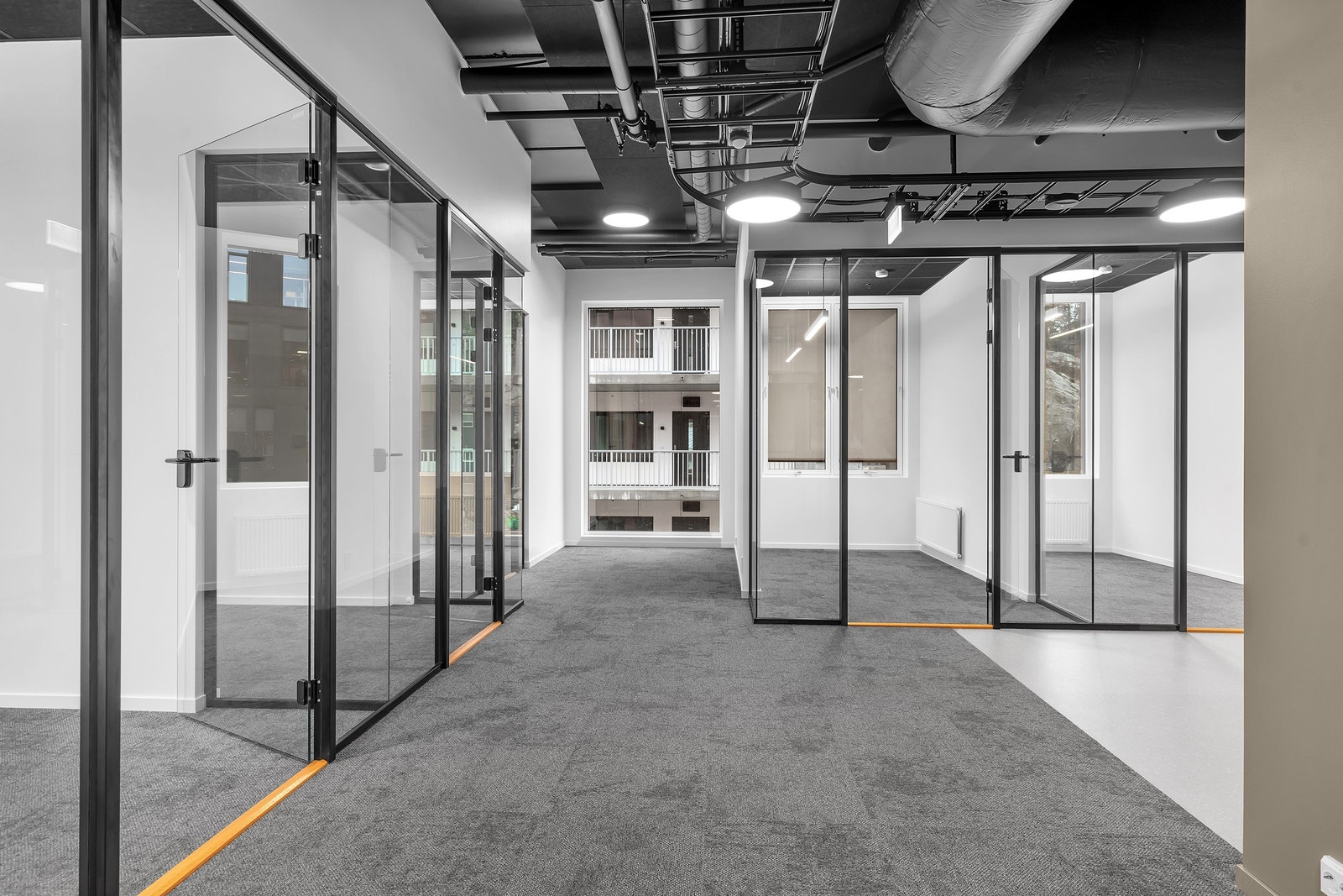 Lokalet i 3. etasje omfatter hele etasjene og utgjør totalt ca. 383 kvm BTA eksklusivt areal. Galleribilde