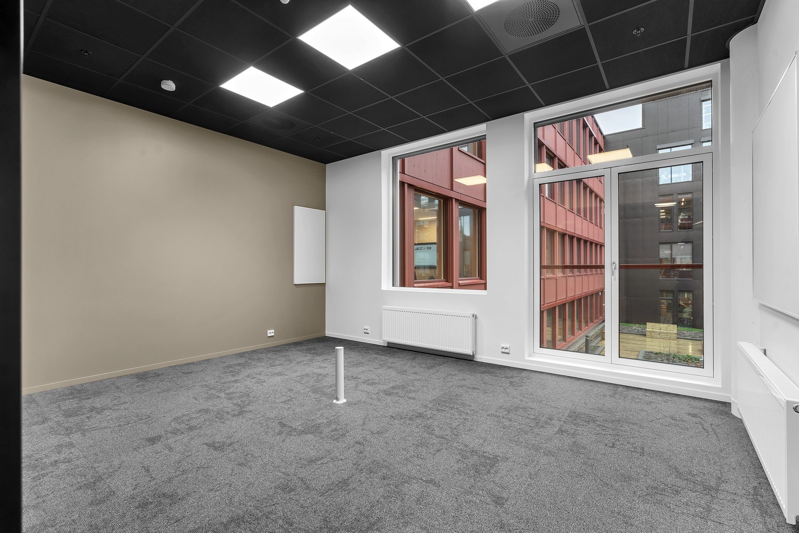 Lokalet i 3. etasje omfatter hele etasjene og utgjør totalt ca. 383 kvm BTA eksklusivt areal. Galleribilde