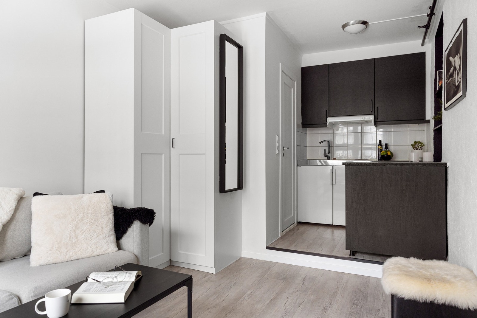 Her har vi gleden av å presentere en svært innbydende og arealeffektiv 1-roms leilighet med attraktiv beliggenhet på Tøyen/Grønland. Galleribilde