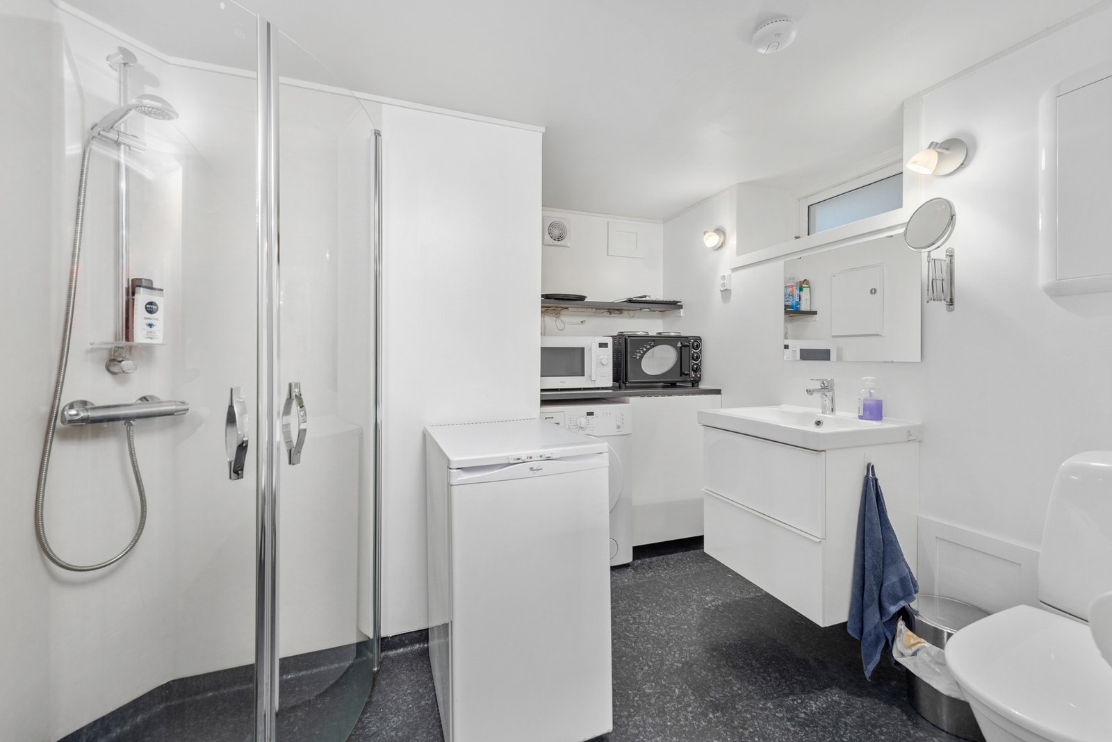 Badet i kjeller er på 6,5 m². Galleribilde