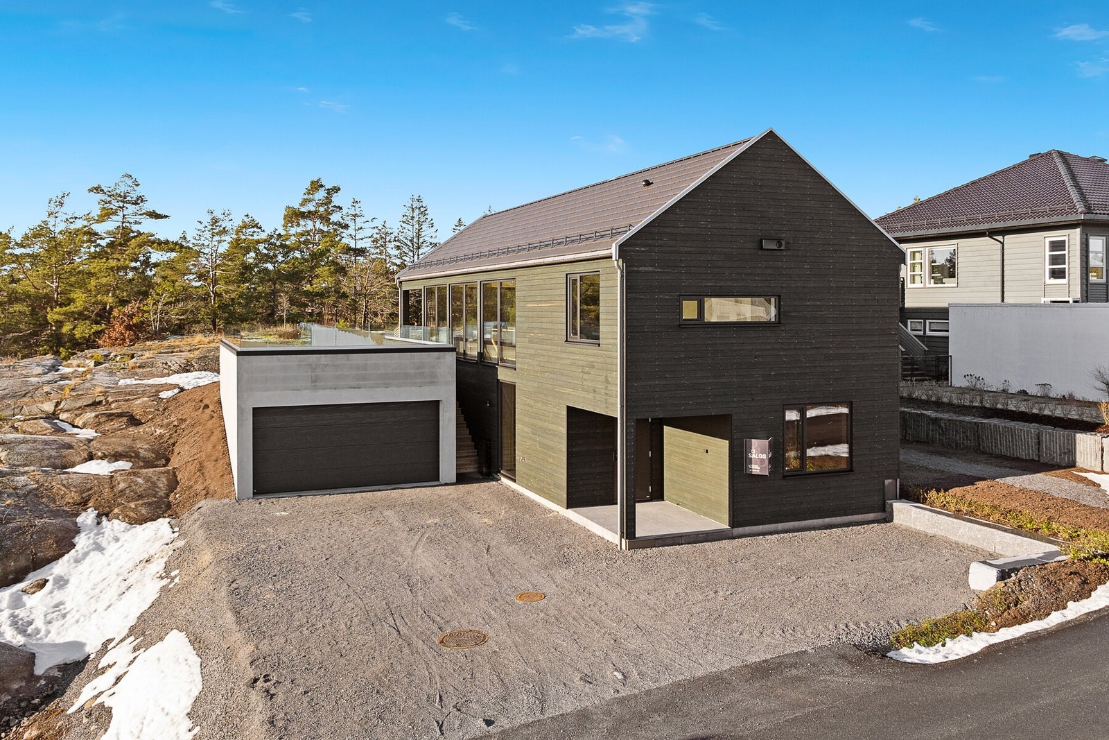 Huset er tegnet av anerkjente Niamo Arkitekter og har et tøft uttrykk - legg merke til kledningen fra Bergene Holm Galleribilde