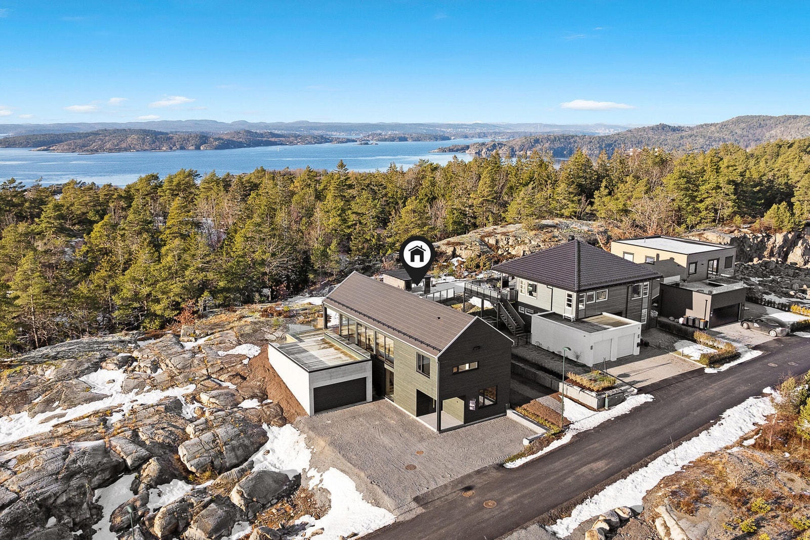 Leinæs Partners v/ Knut Leinæs har gleden av å presentere denne moderne og flotte eneboligen med dobbel garasje Galleribilde