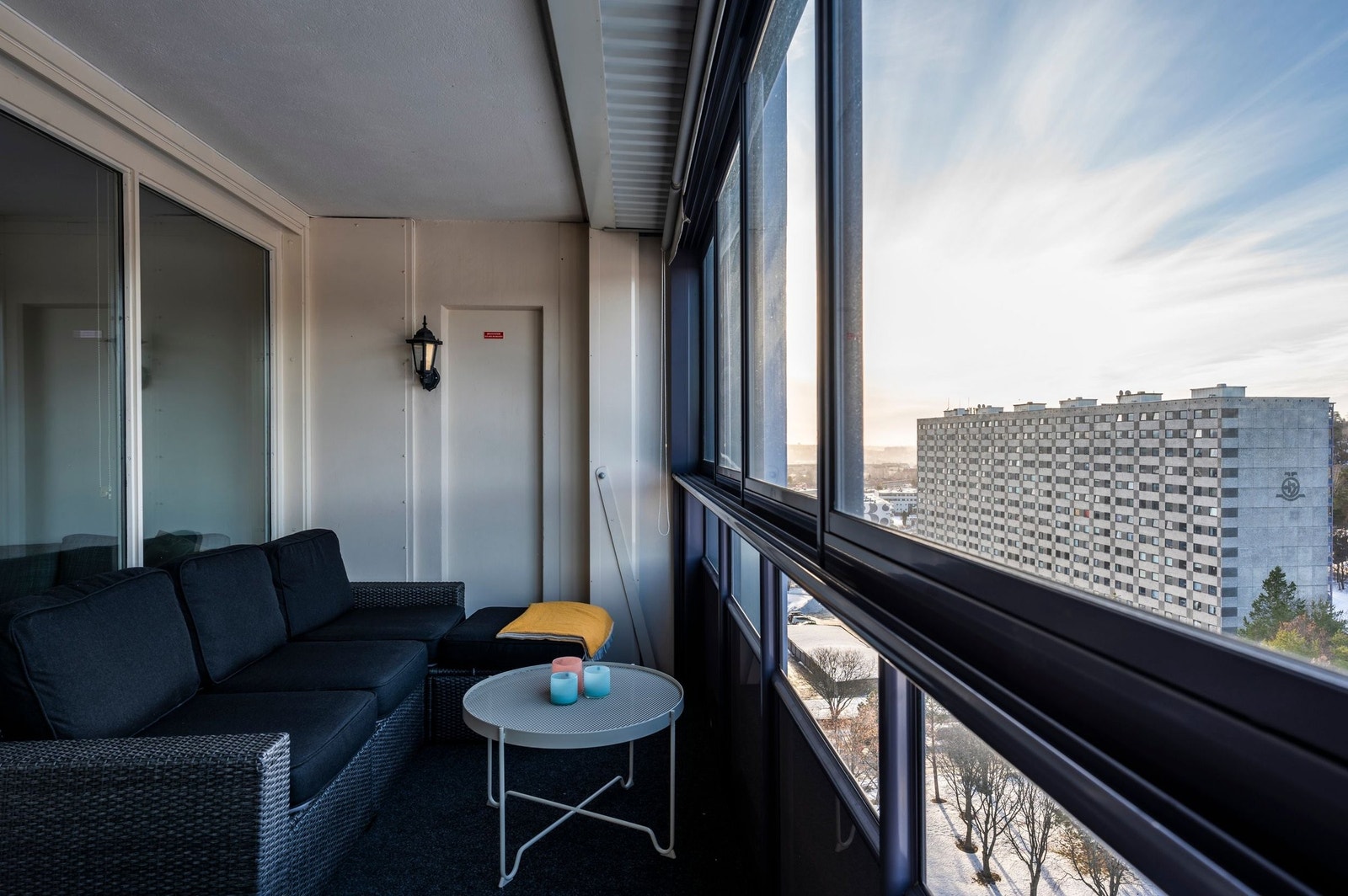 Fredfyllt utsyn fra balkongen. Galleribilde