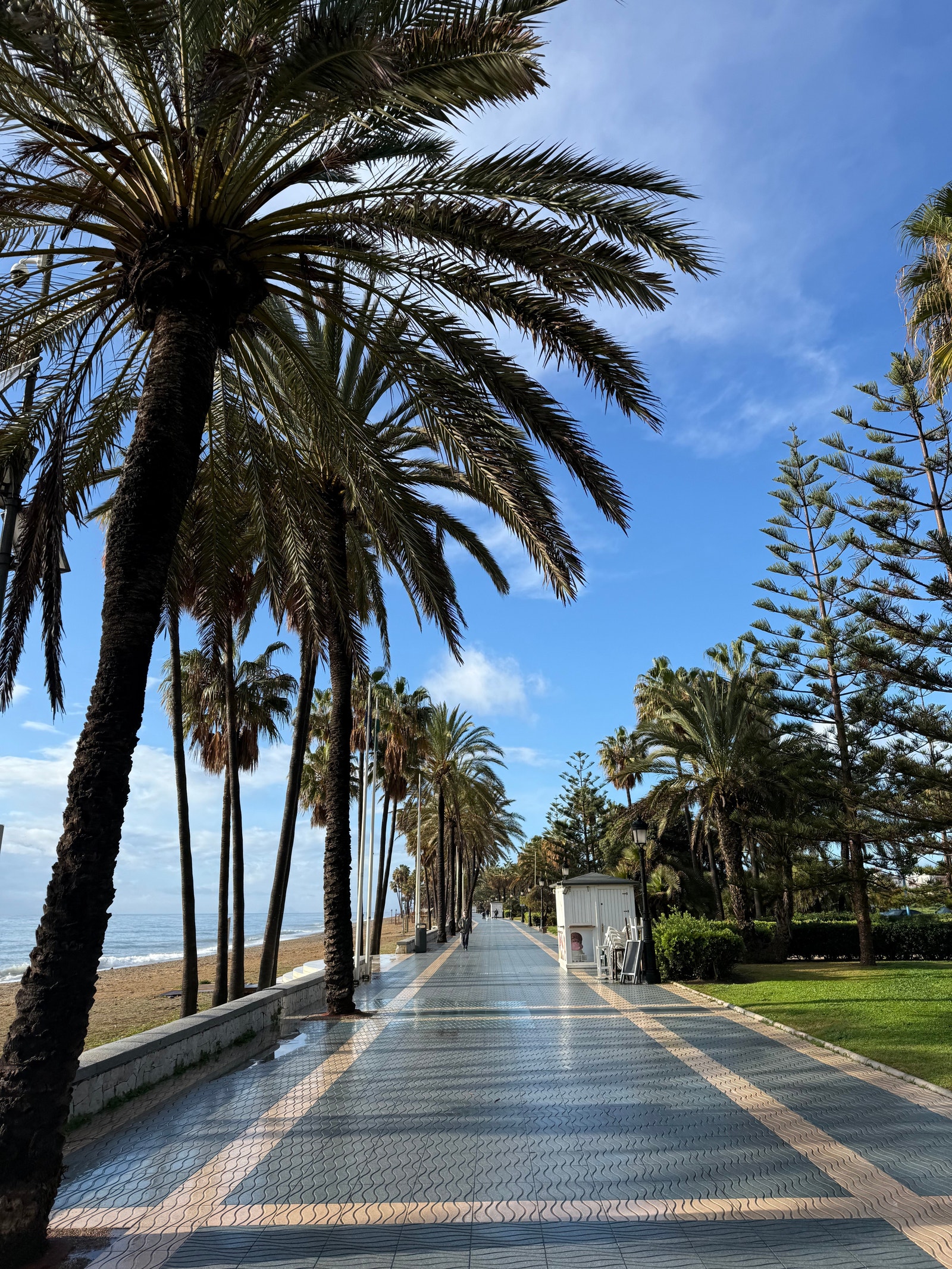 Strandpromenaden i San Pedro, kun få minutters gangavstand fra boligen Galleribilde