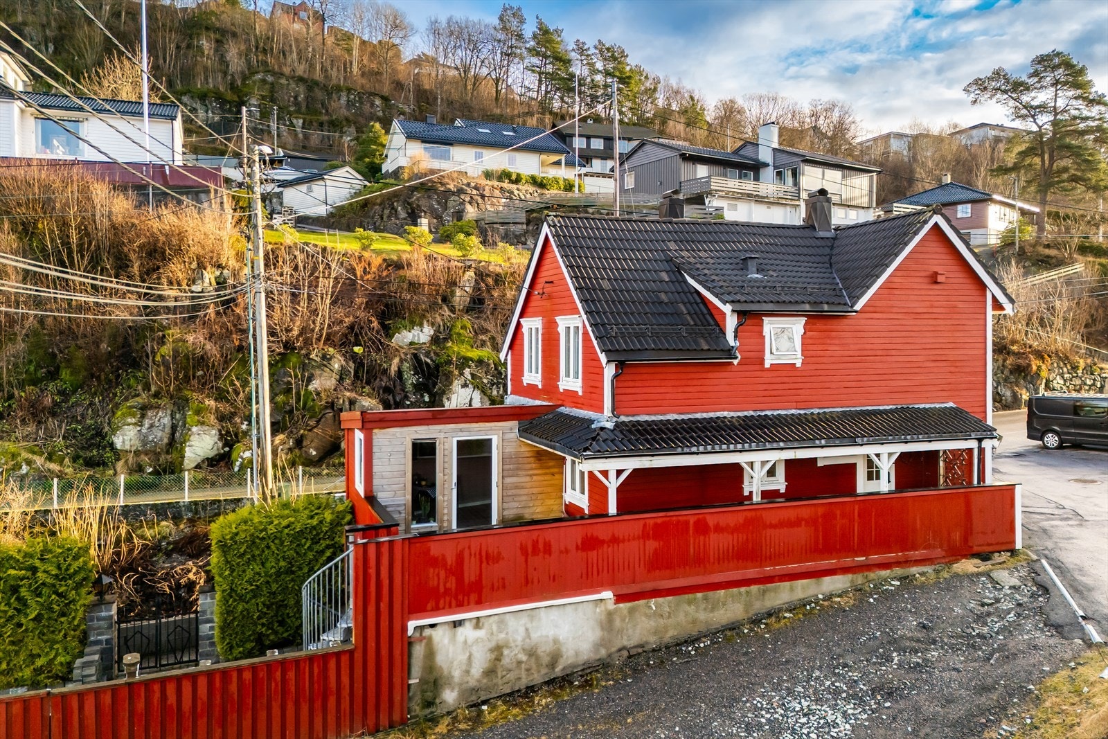 Velkommen til Sælenveien 14 - presentert av Thomas Moldestad Olsen v/Eiendomsmegler Vest Galleribilde