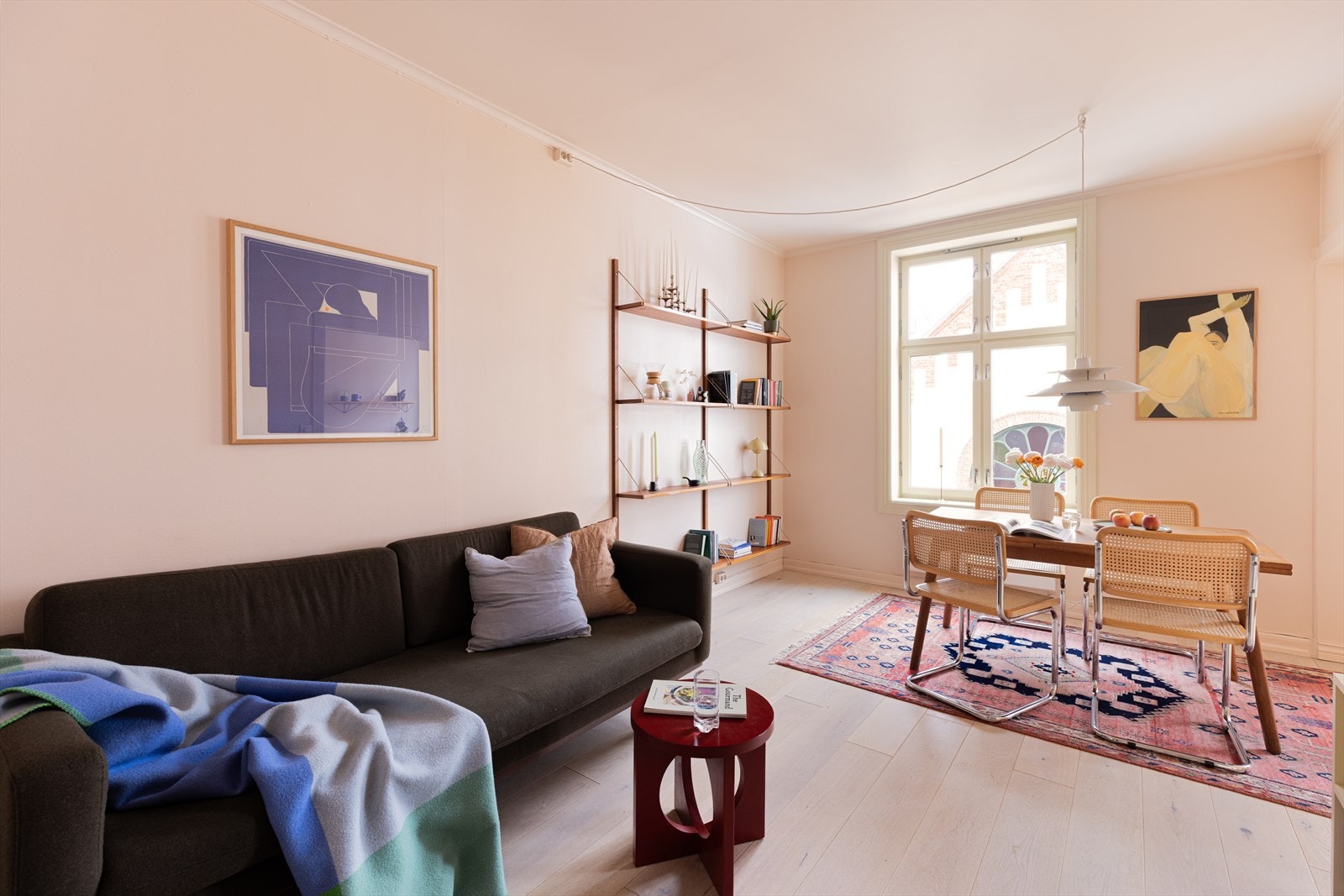 Det er god plass til en spisestue her også. Rundt eller rektangulært spisebord? Du bestemmer! Galleribilde