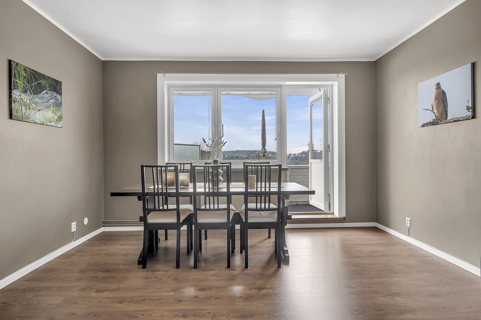 En svært lys og romlig 2-roms med sentral beliggenhet på populære Oppsal. Galleribilde