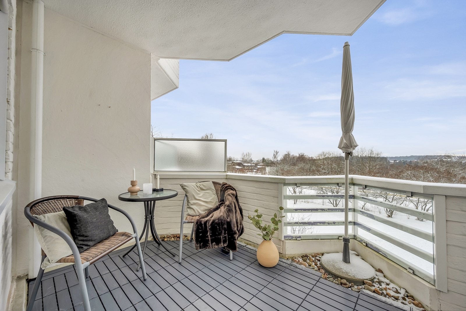 Fra stue er det utgang til vestvendt balkong med optimale solforhold. Galleribilde