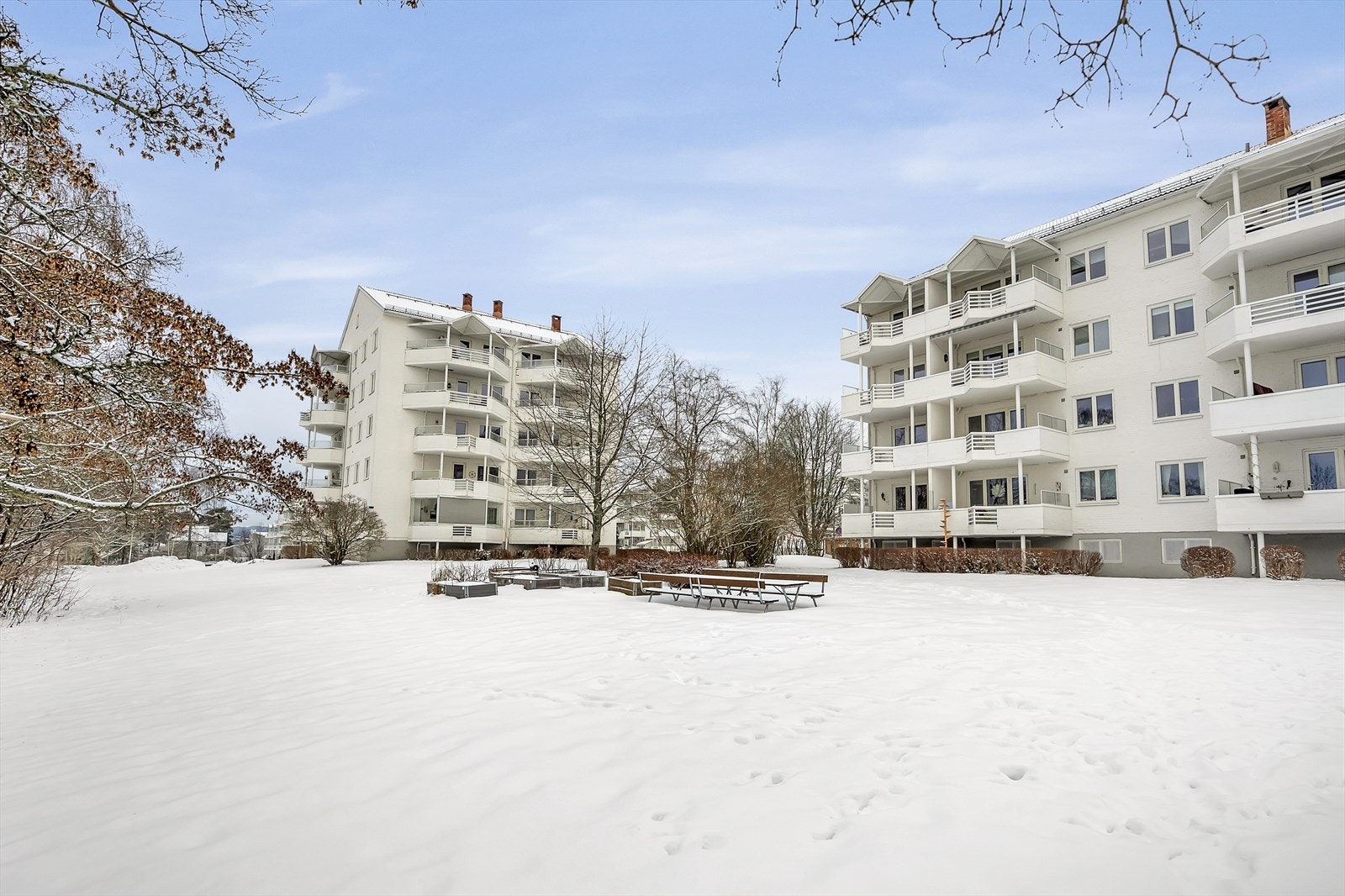 Sentral beliggenhet med nærhet til flotte tur- og rekreasjonsmuligheter i Østmarka og Østensjøvannet. Galleribilde