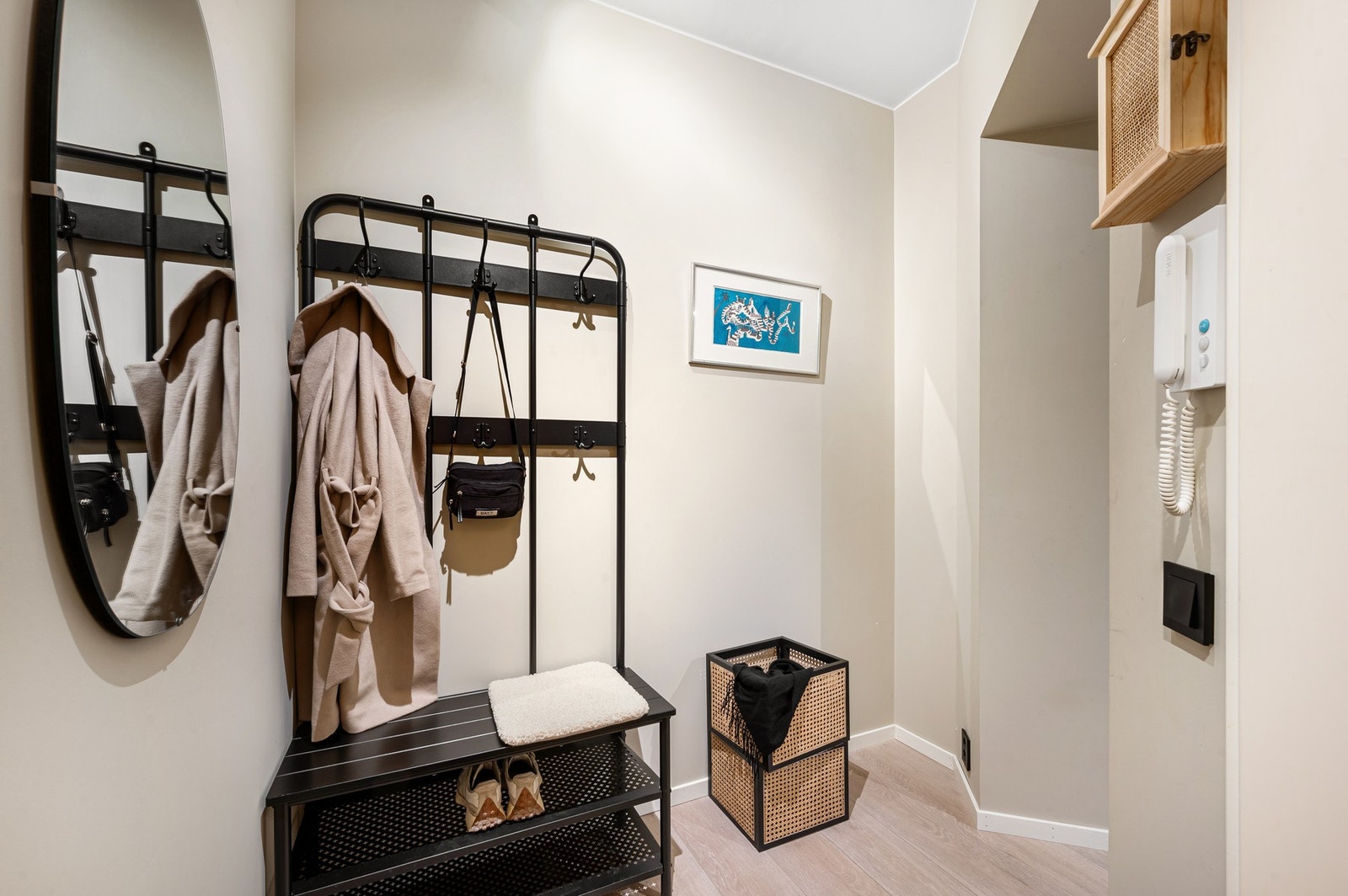 Praktisk entré på 2,3 kvadratmeter. Galleribilde