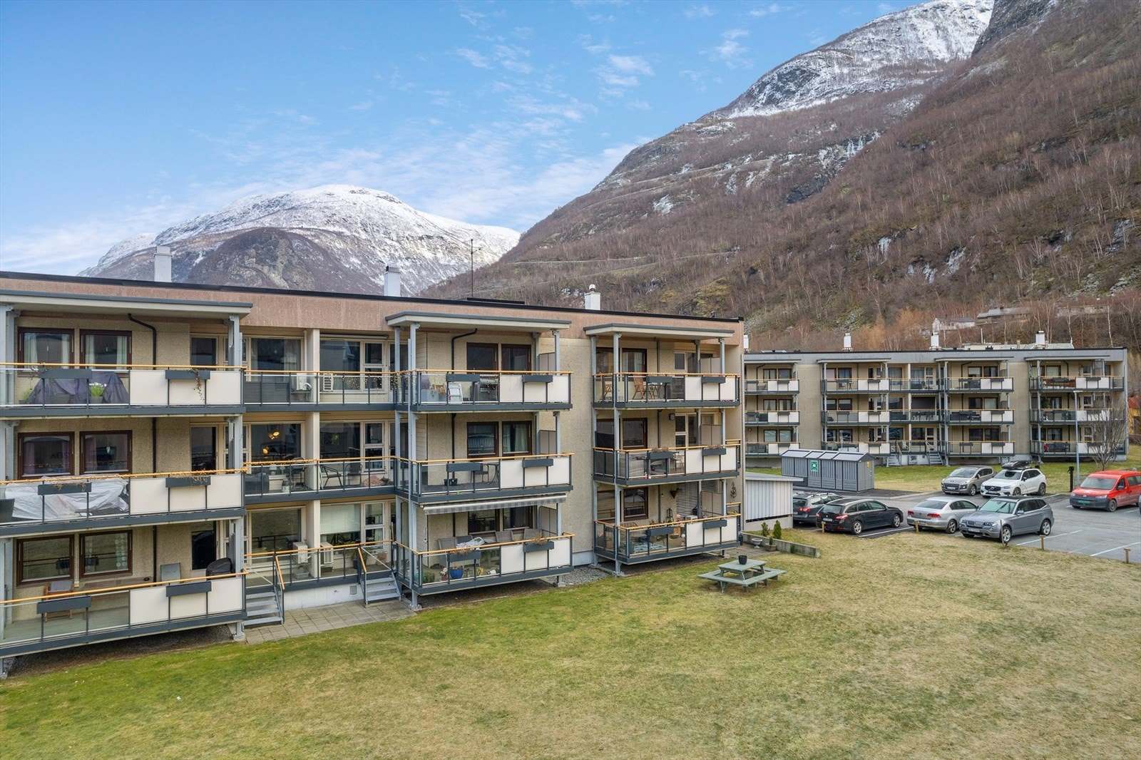 Like ved finn ein Vee barnehage, i tillegg til matvarebutikk eit steinkast unna. Galleribilde