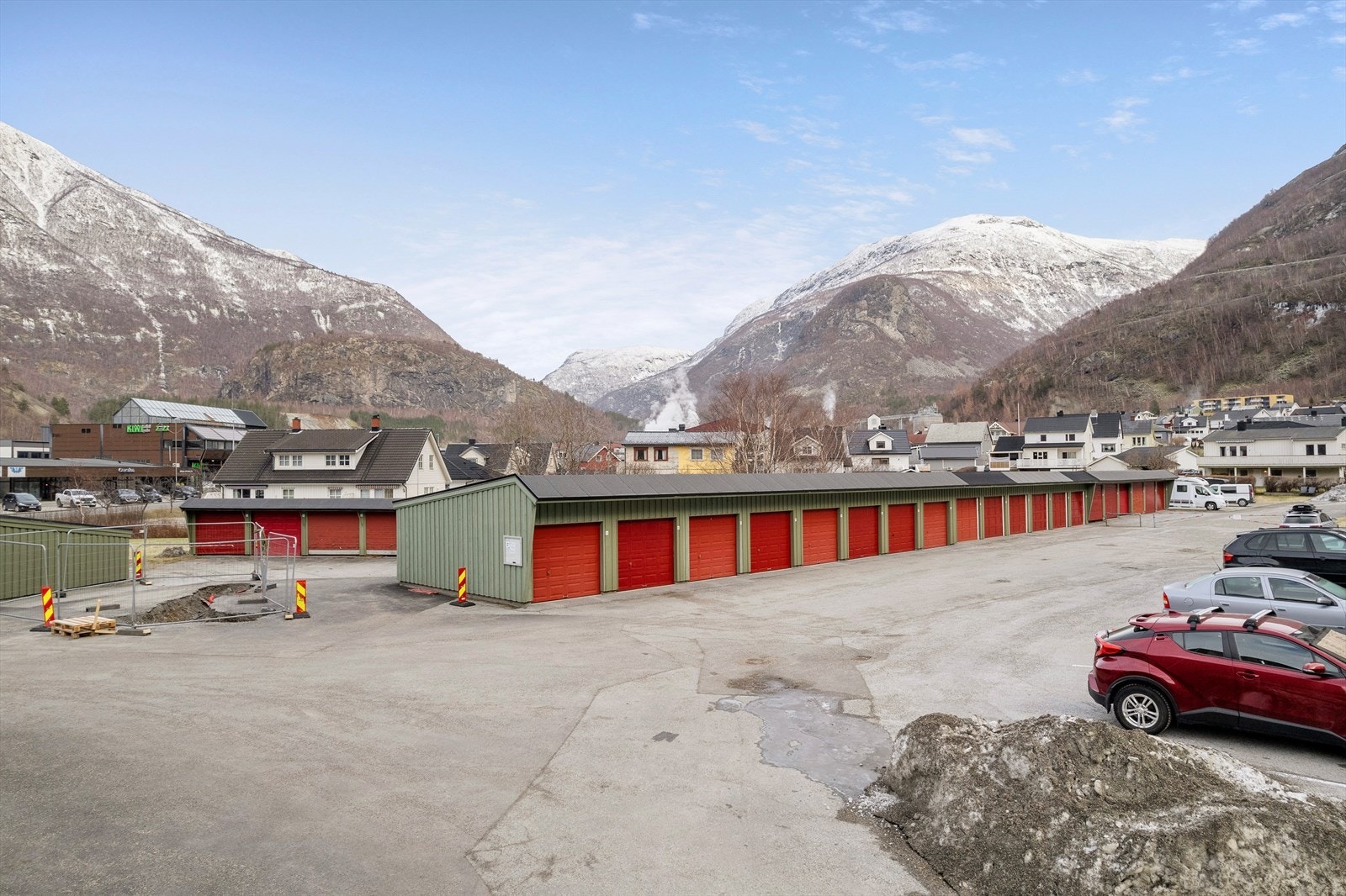 Leilegheita har tilhøyrande garasje på totalt 21 kvm. Galleribilde