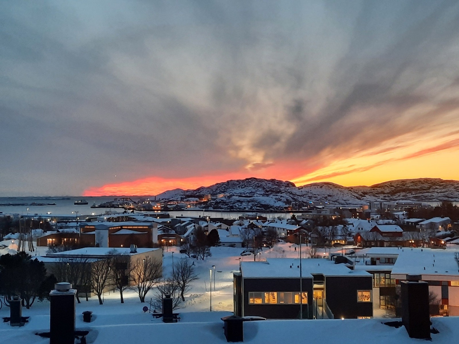 Fantastisk utsikt fra stue og balkong.
(Utsiktsbilde tatt av selger) Galleribilde