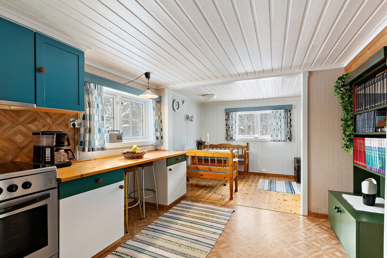 Lyst, romslig og arbeidsvennlig kjøkken Galleribilde