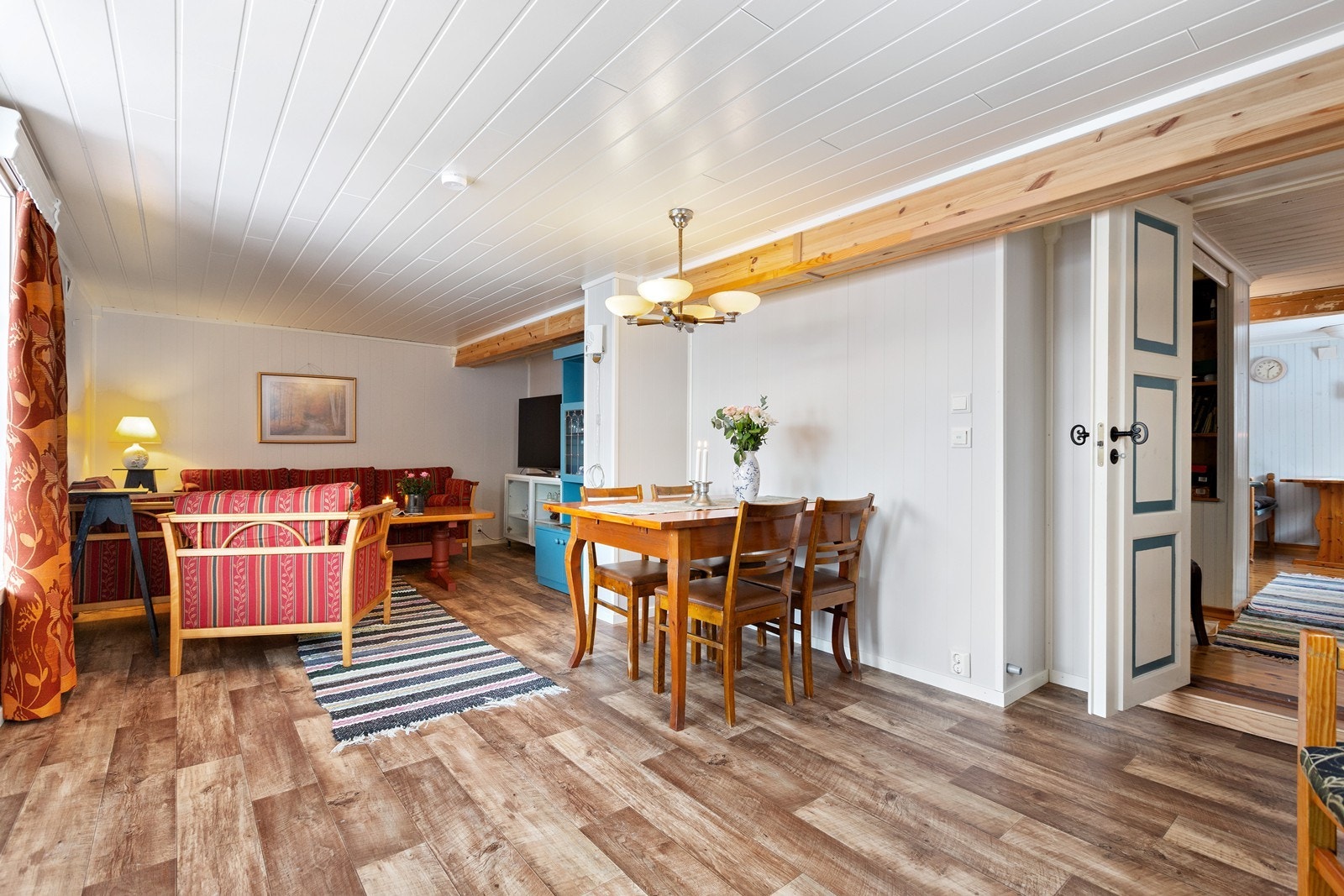 Videre fra stue til kjøkken Galleribilde