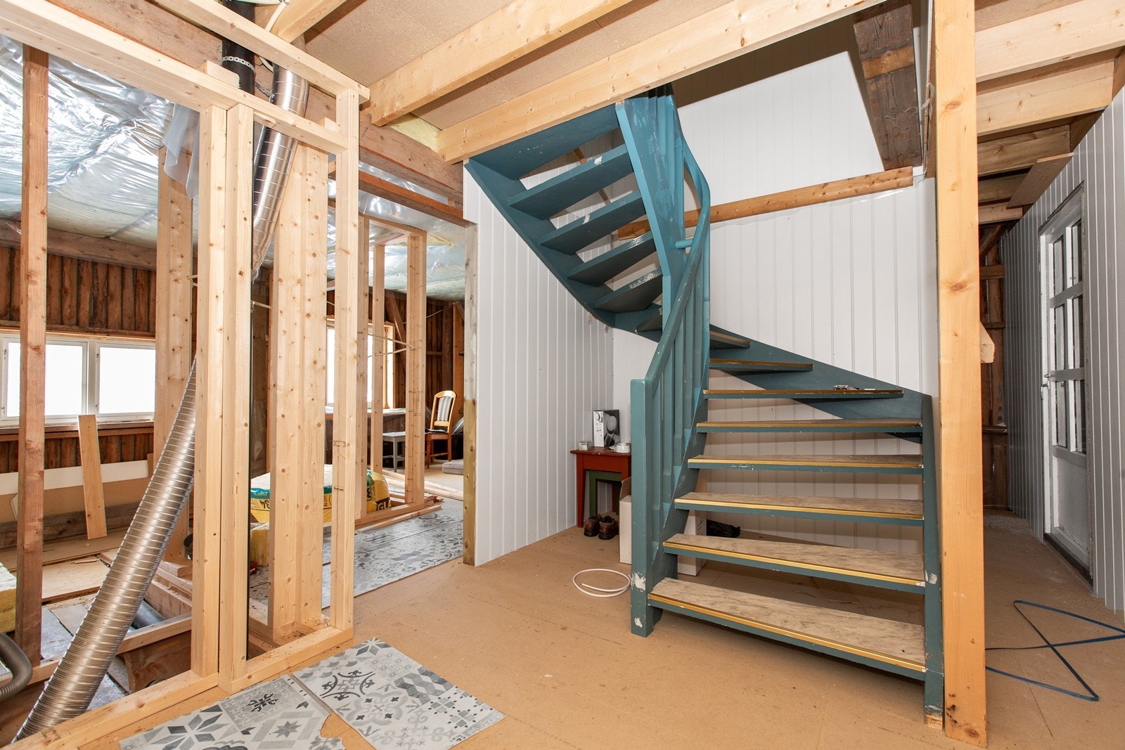 Deler av 2.etg. er uinnredet. Trappen fører til 3.etg. Galleribilde