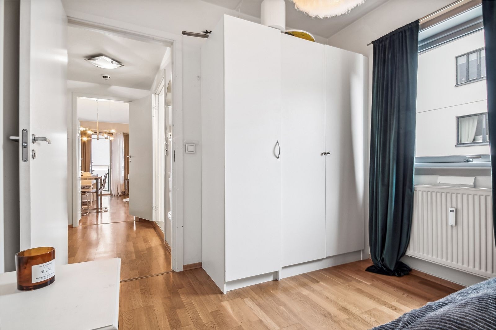 Soverom med garderobeplass Galleribilde