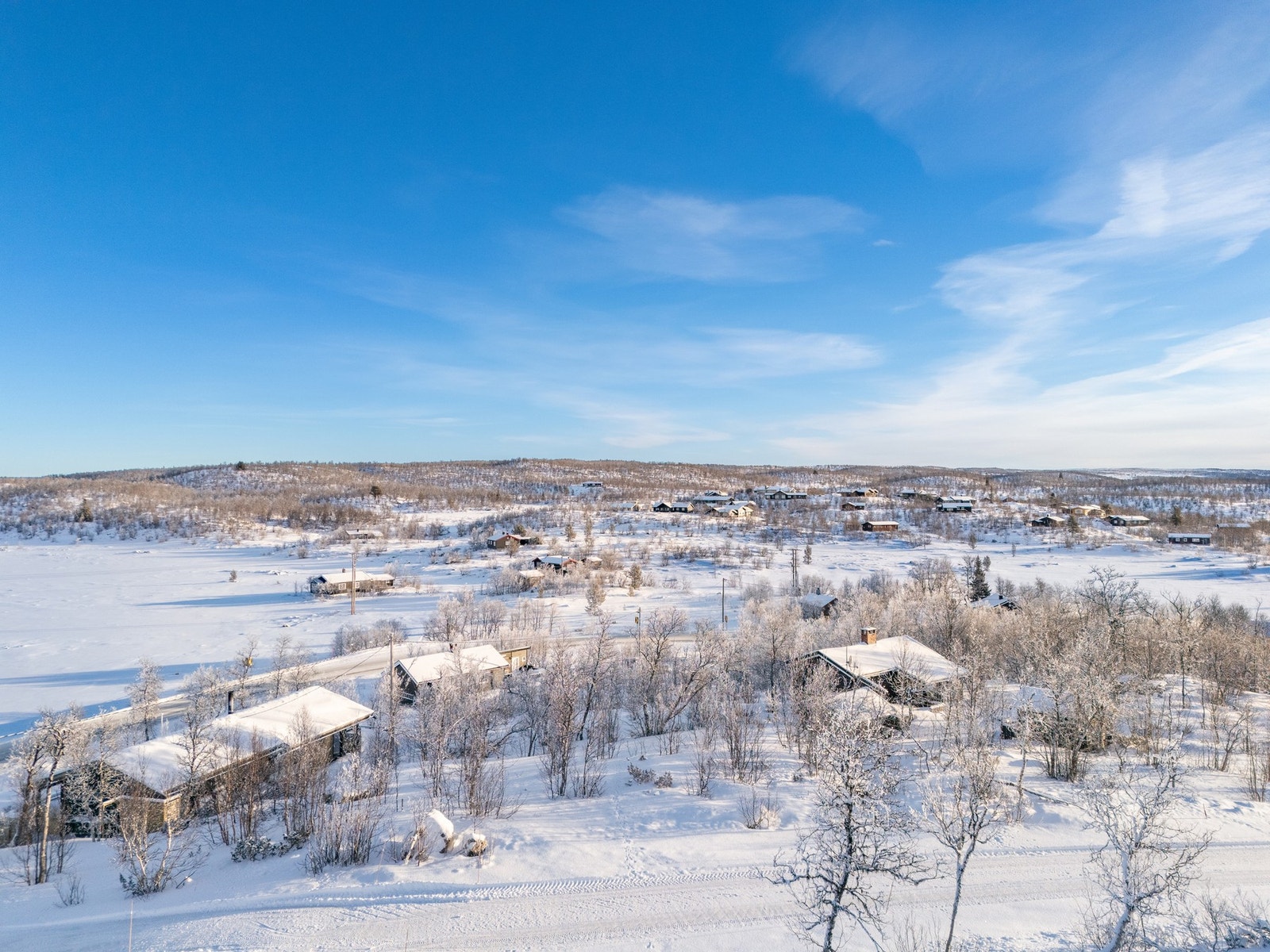 Tomten ligger majestetisk til med utsikt i alle retninger Galleribilde