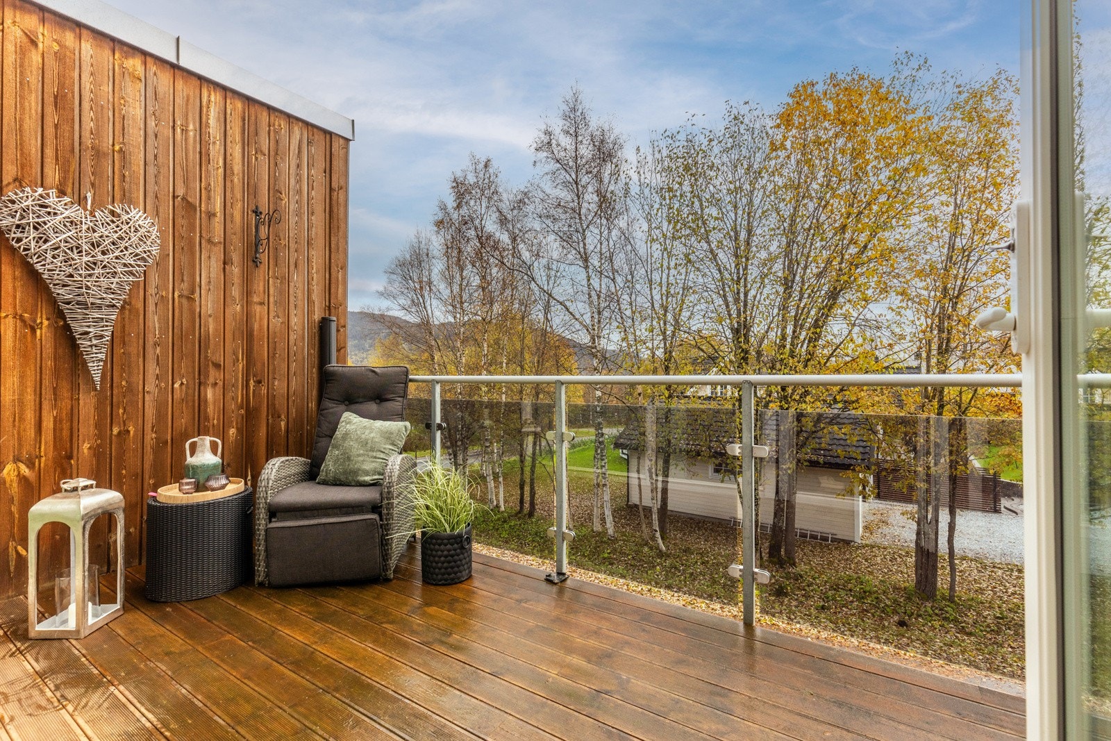 Fra stuen har du direkte utgang til flott solrik balkong Galleribilde