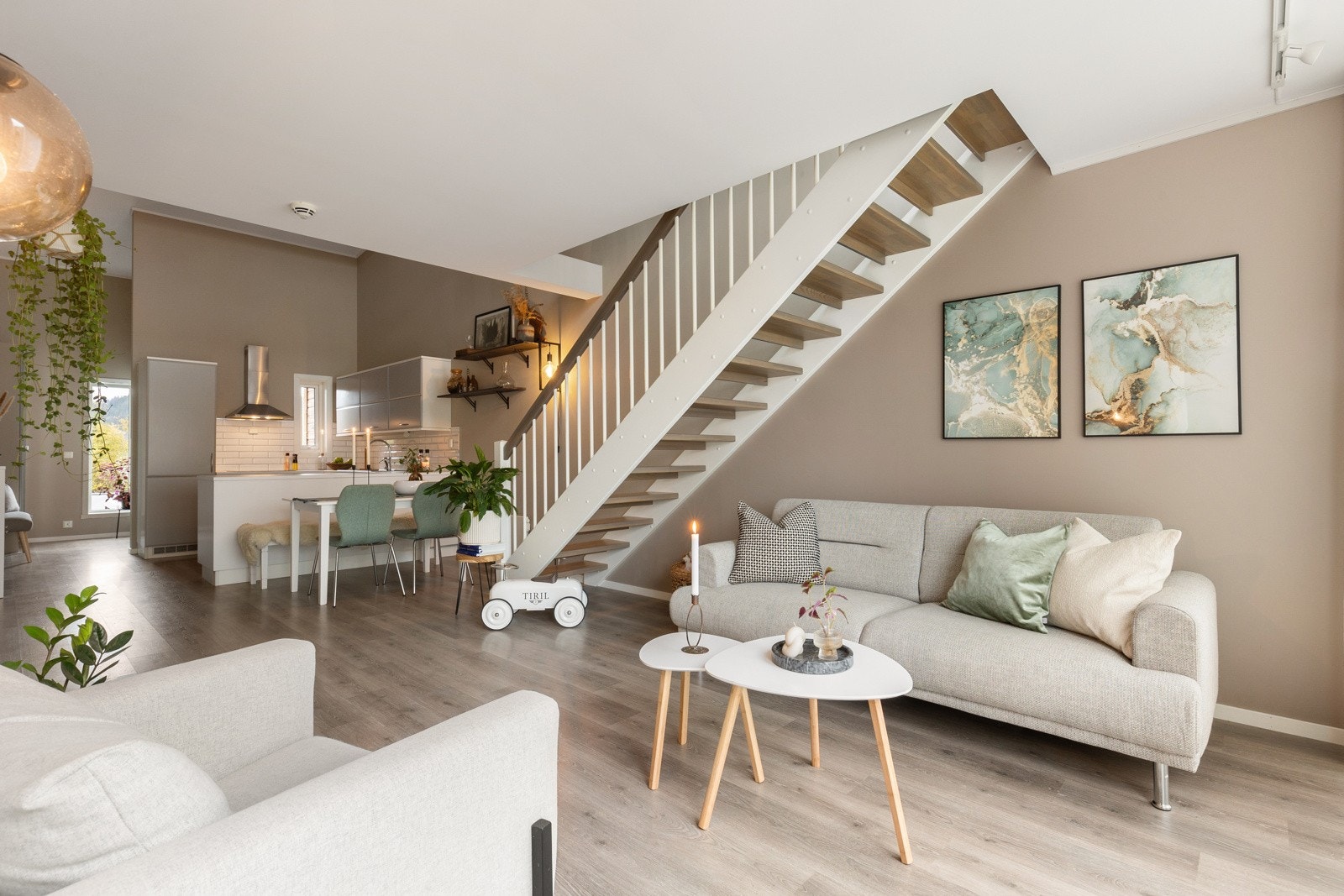 Boligen fremstår som svært lekker og har en gjennomgående god standard Galleribilde