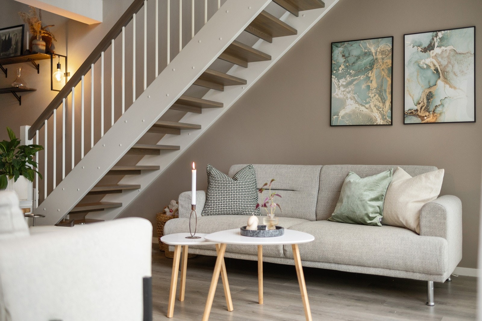 Boligen er malt i en delikat farge og holder et moderne preg Galleribilde