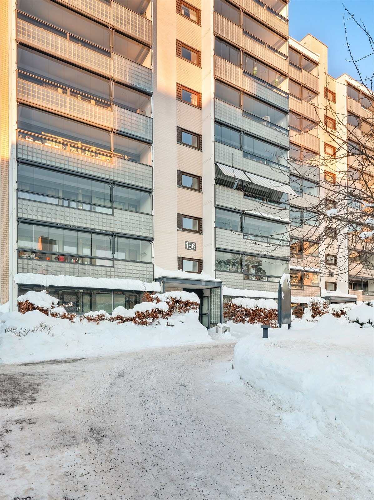 Inngangspartiet til boligblokken Galleribilde