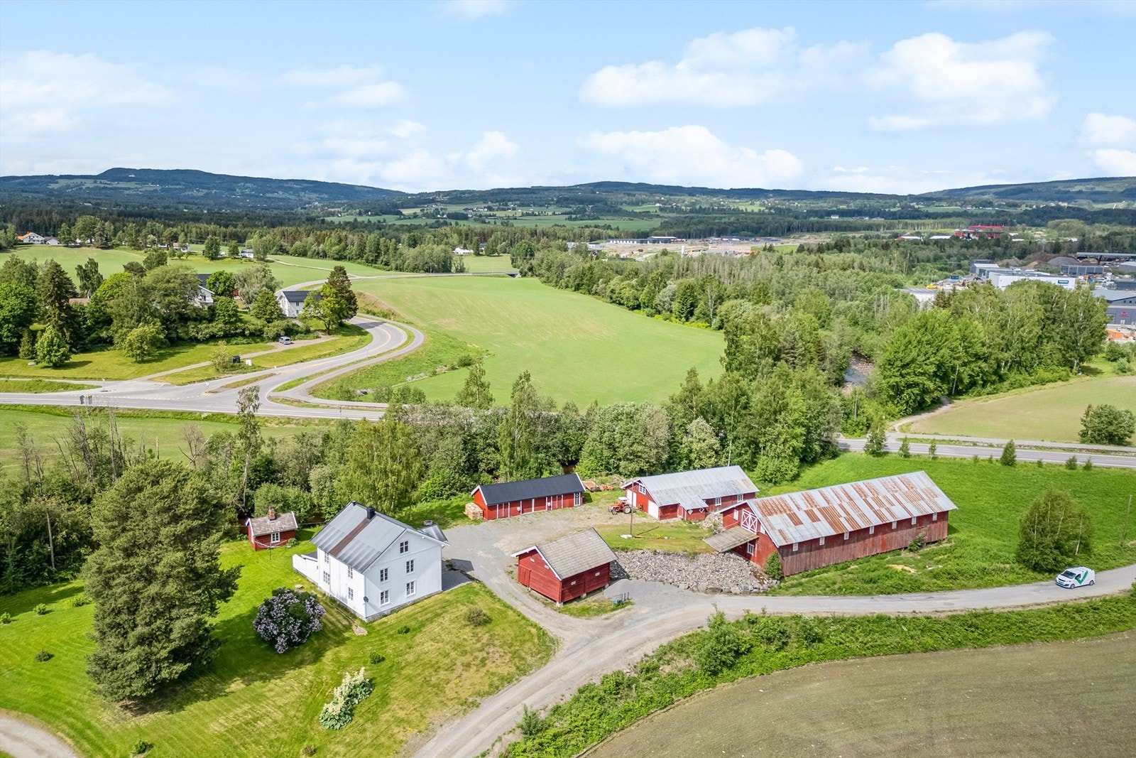 Velkommen til gårdstunet Arnkvern Nedre, Møllebruvegen 5. Galleribilde