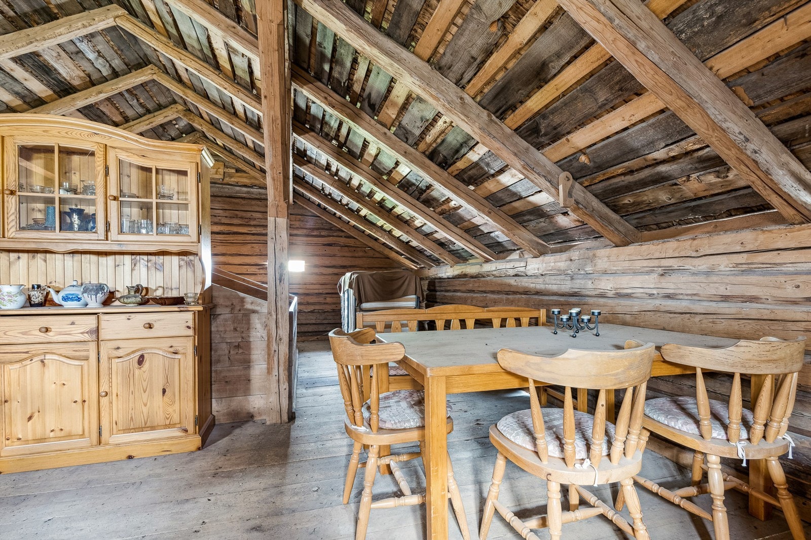 Andre etasje på stabburet. Galleribilde