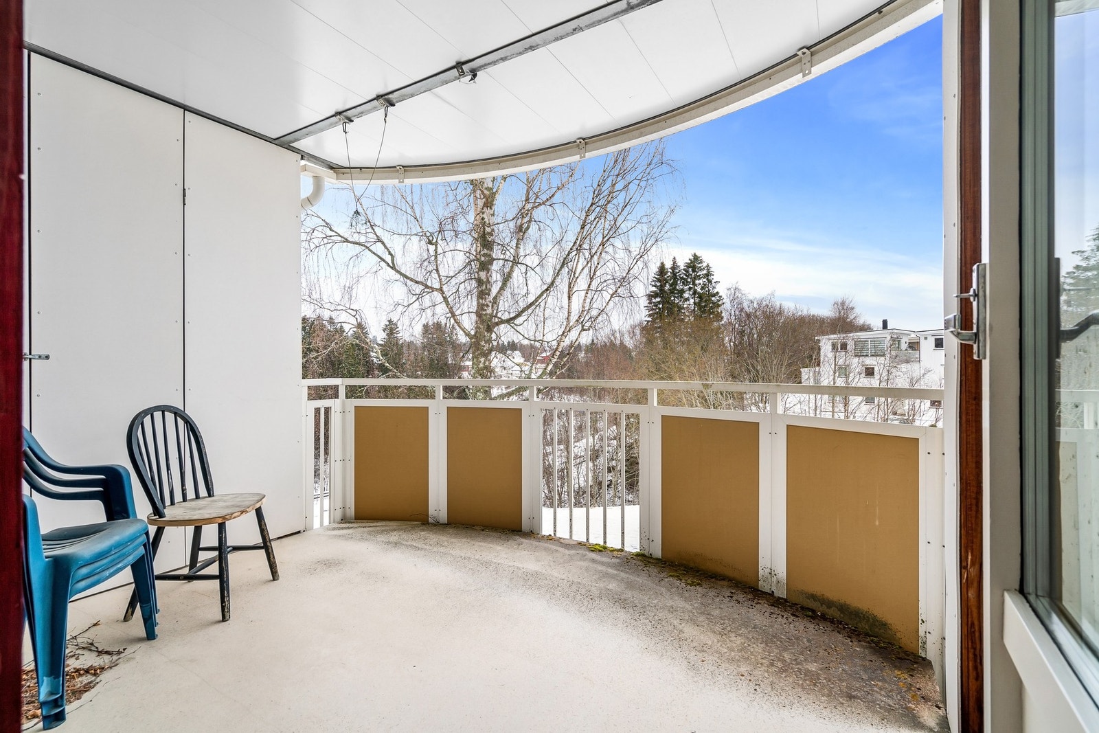 Fra stuen er det utgang til en romslig, sørvendt balkong. Galleribilde