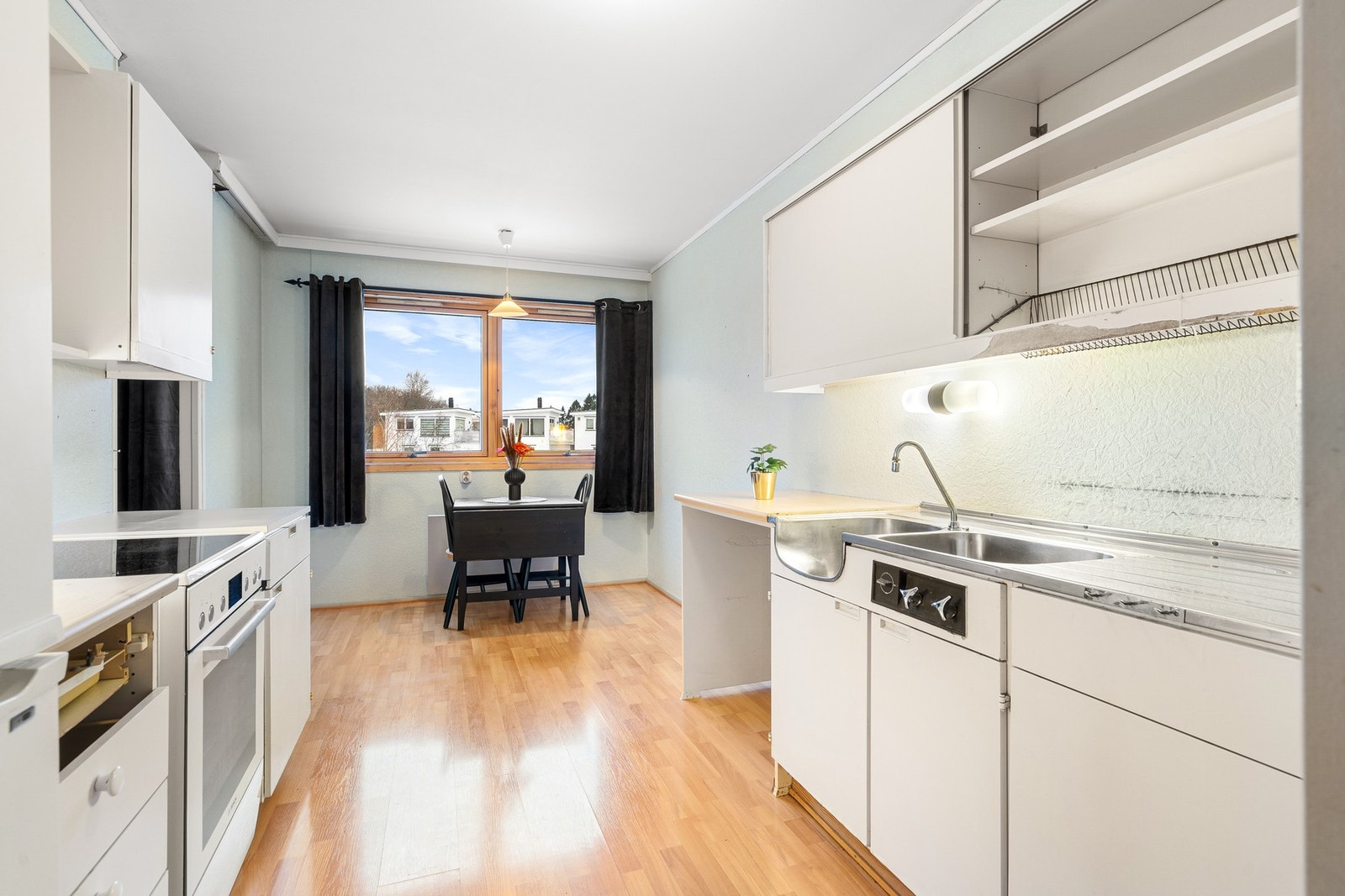 Internett og kabel-TV er inkludert i de månedlige felleskostnadene. Galleribilde