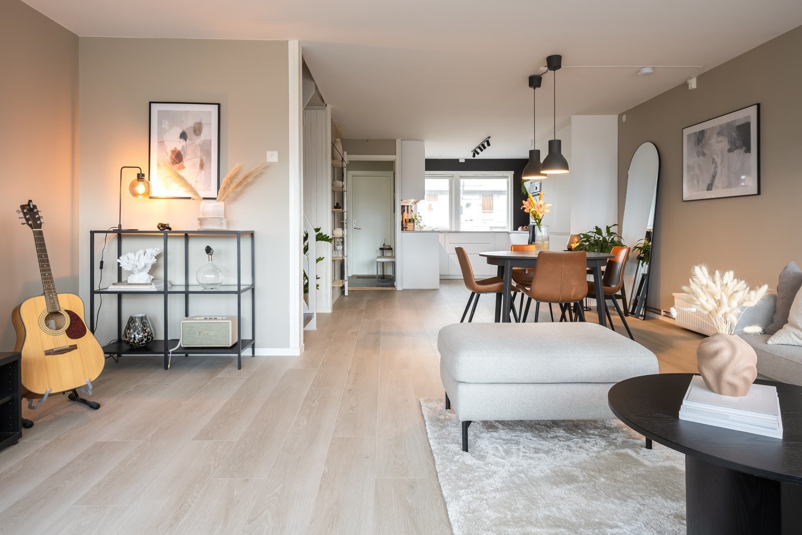 Her har man bra med plass for bl.a. sofa og tv-løsning. Galleribilde