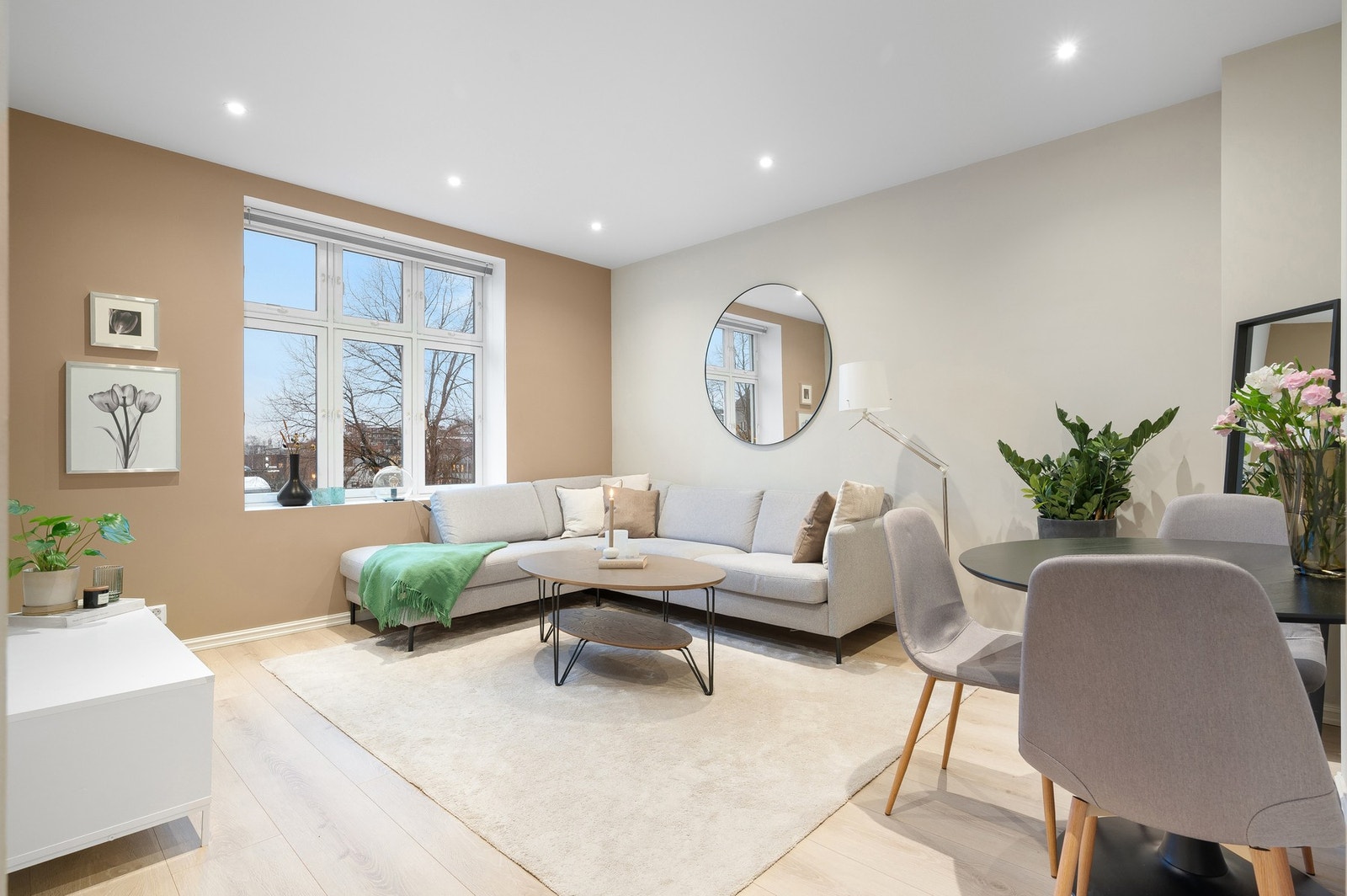 EiendomsMegler 1 v/ Mads Larsen har gleden av å ønske velkommen til Gardemoens gate 5! En svært flott bygårdsleilighet med svært sentral beliggenhet på Lilleby. Galleribilde