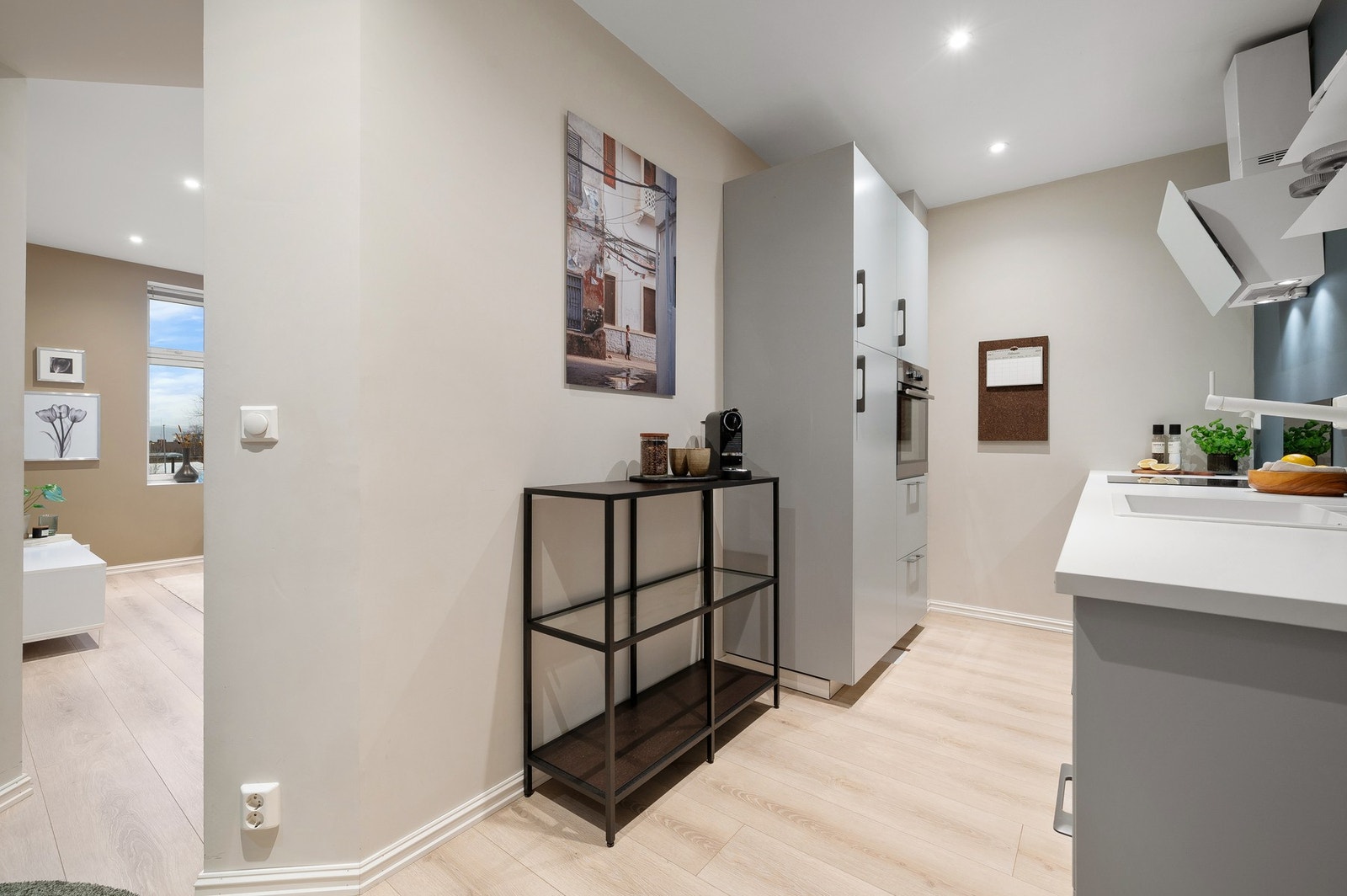 Byggesakkyndig har vurdert kjøkkenets overflater og innredning til TG1 i tilstandsrapporten. Galleribilde