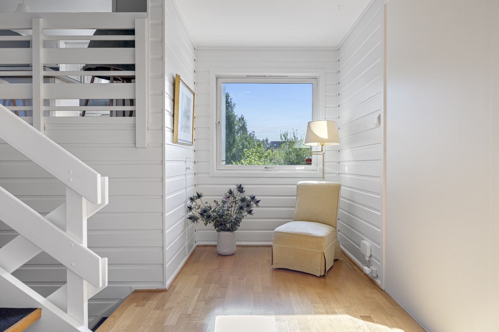 Innholdsrik bolig i fire halvplan Galleribilde