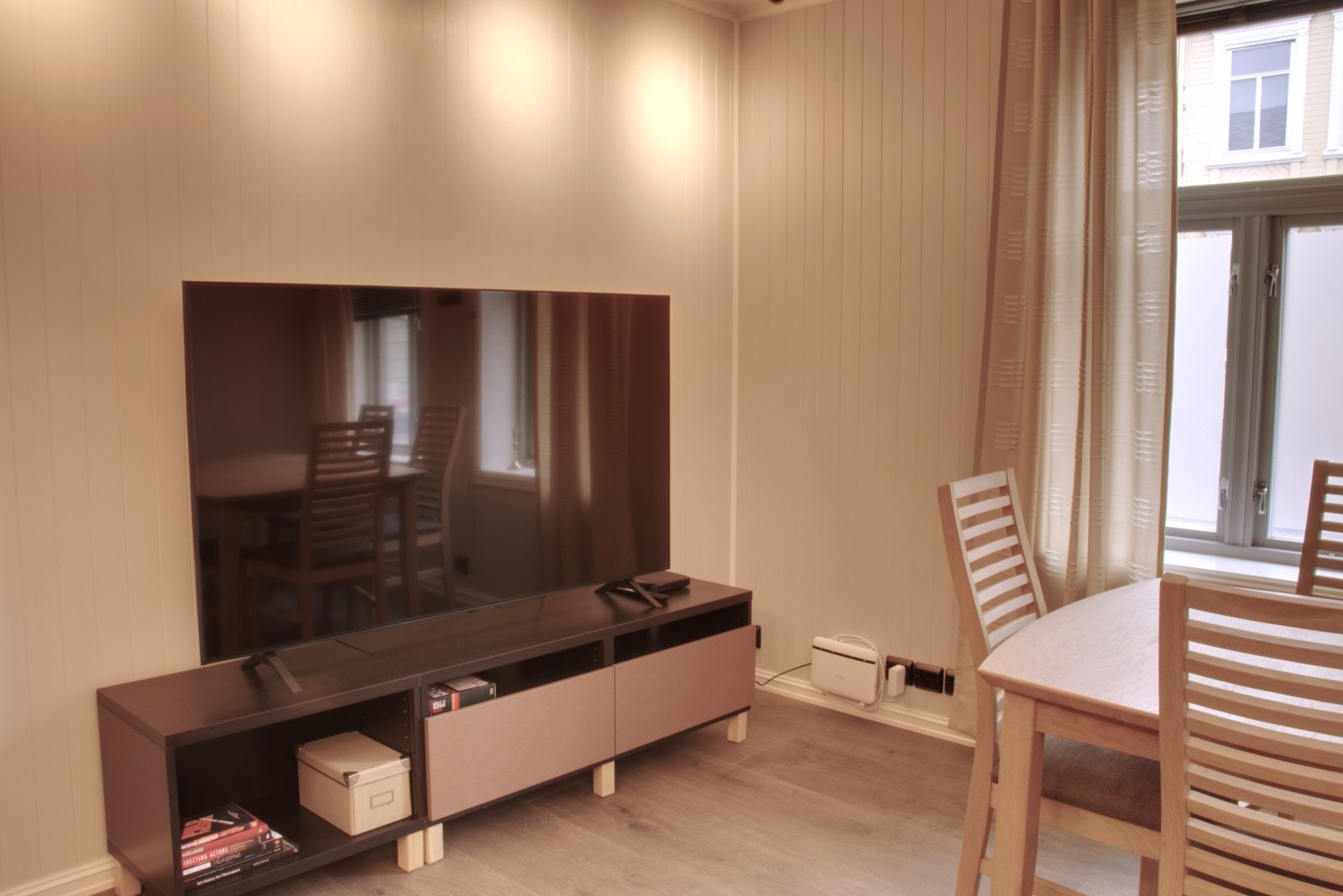 Moderne standard da hele bygården ble totalrenovert/bygd opp på nytt i 2020/21. Selveierleilighet som fritt kan leies ut. Galleribilde