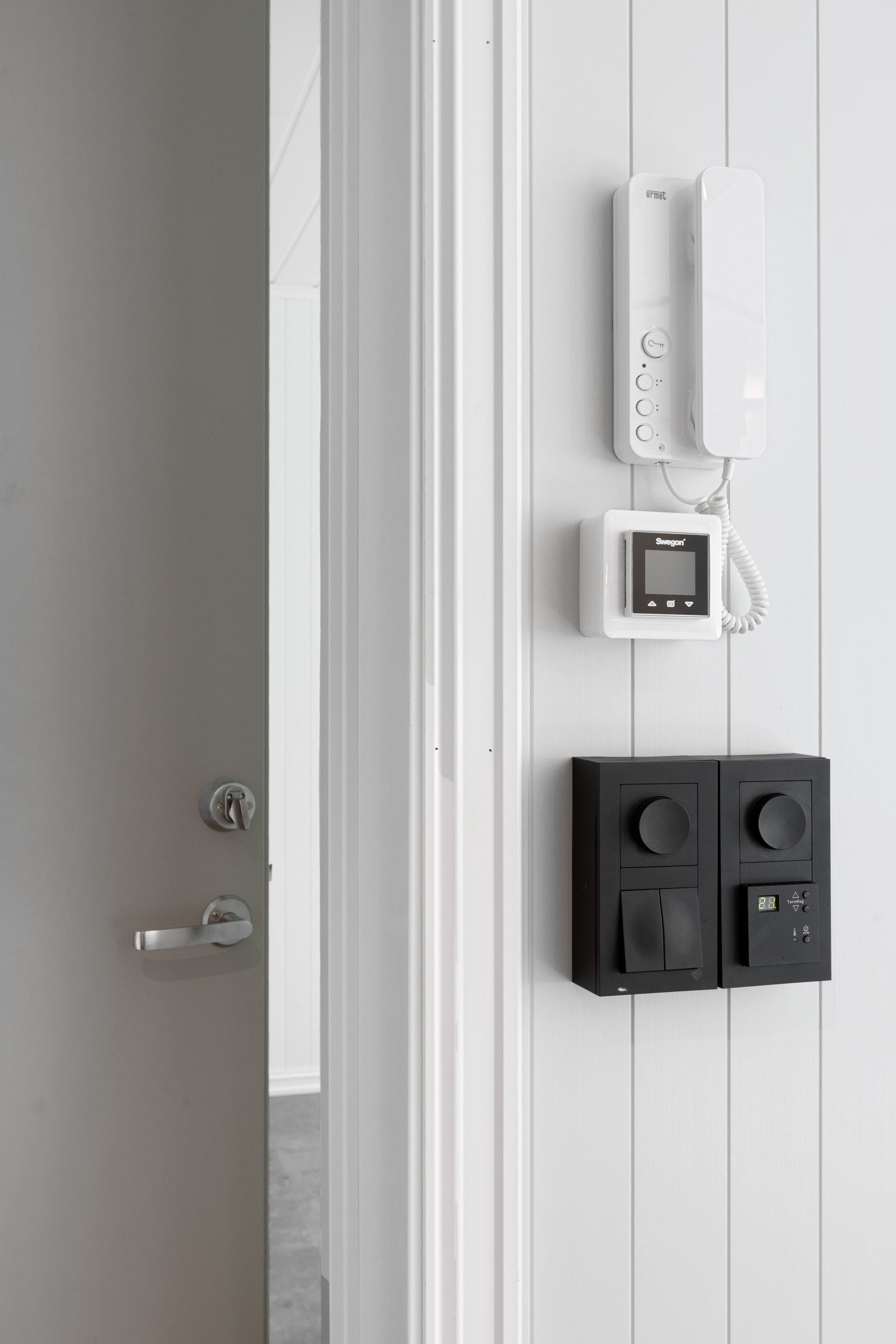 Varmekabler i gulv i gang, stue og kjøkken. Galleribilde