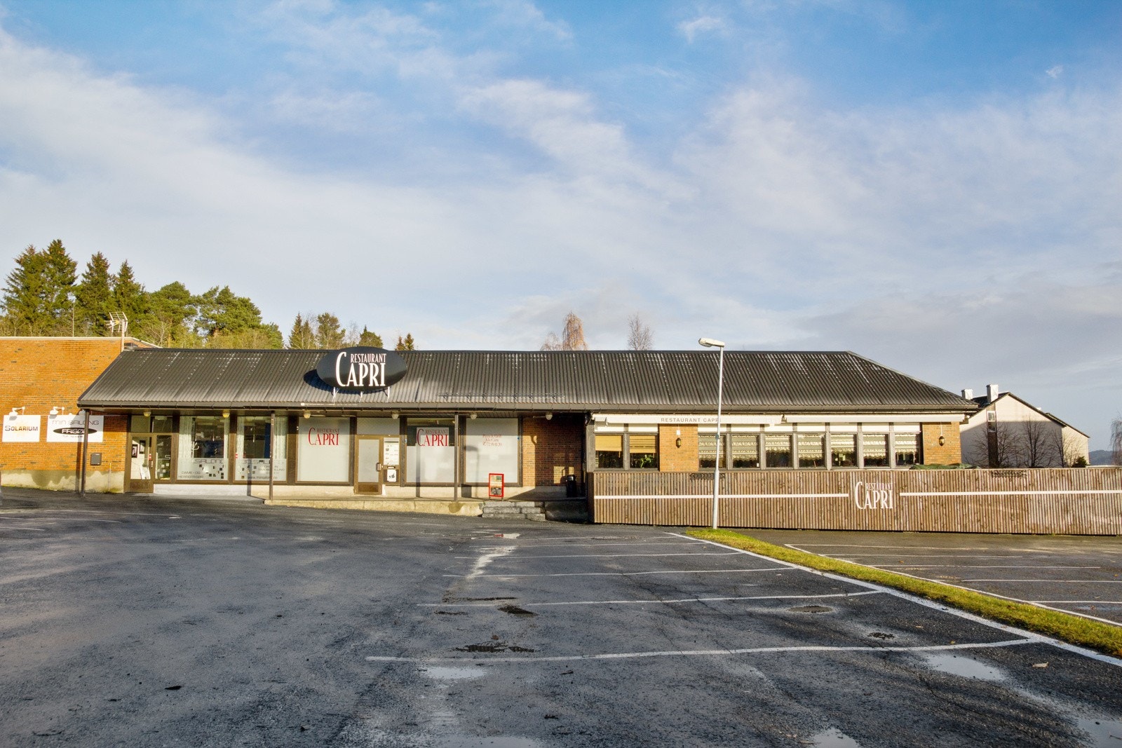 Capri Restaurant er et populært spisested på Flatåsen. Galleribilde