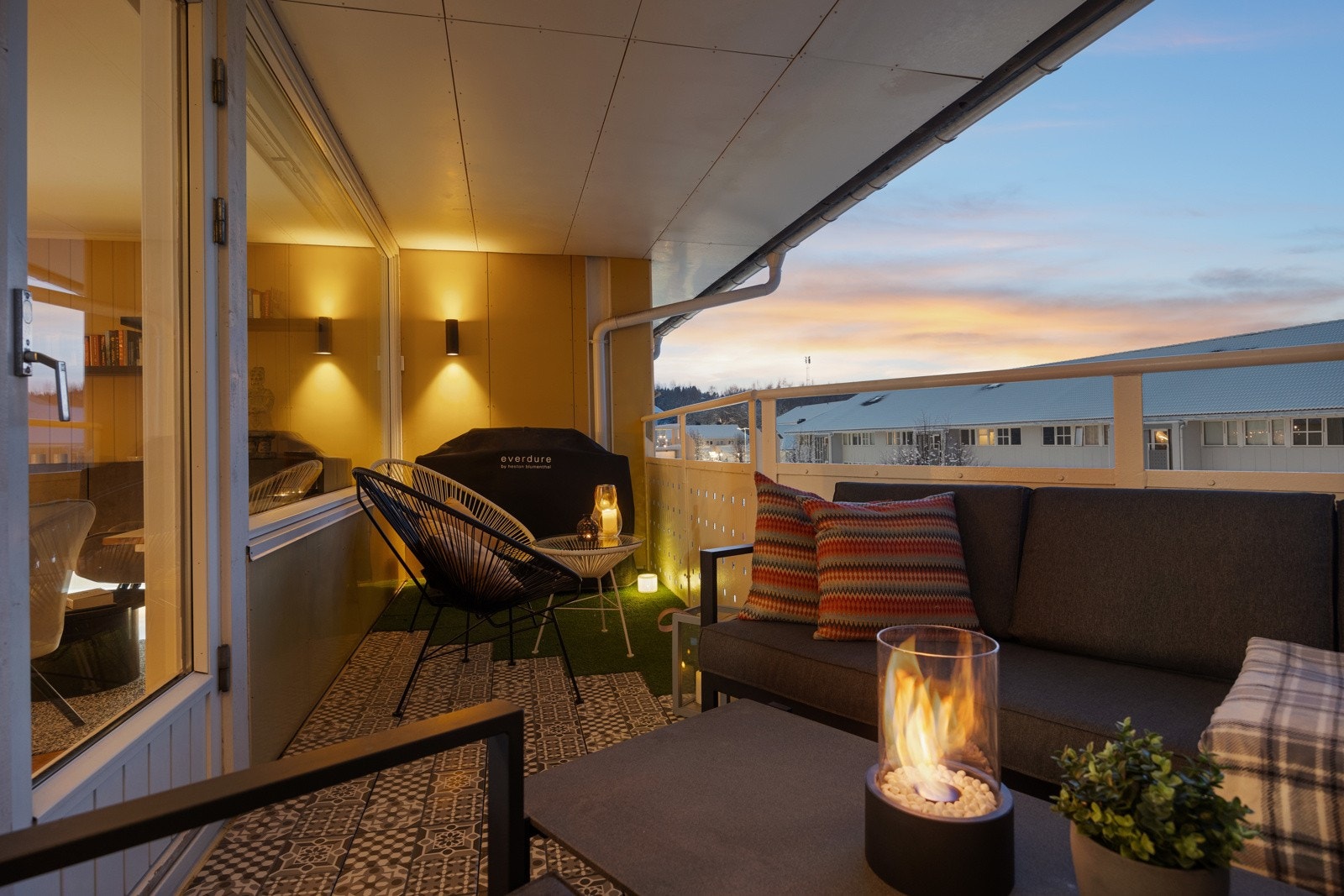 Balkongen måler hele 12 kvm og er vendt mot vesthimmelen. Galleribilde