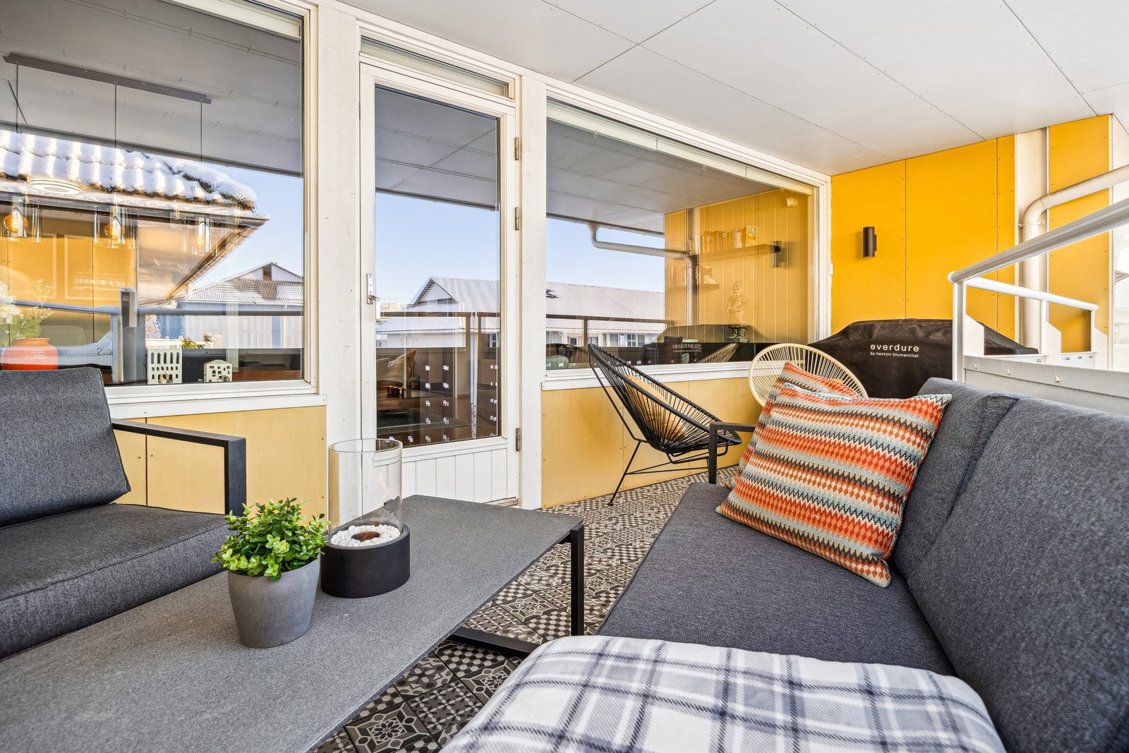 Rikelig med lagringsplass! I tilknytning til balkongen finner man én av totalt fire boder. Galleribilde