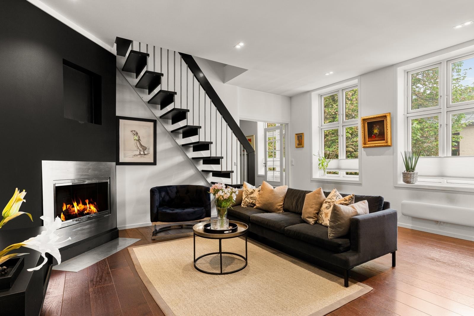 Leiligheten går over 2 plan og har god takhøyde (2,7 m) i stuen. Galleribilde