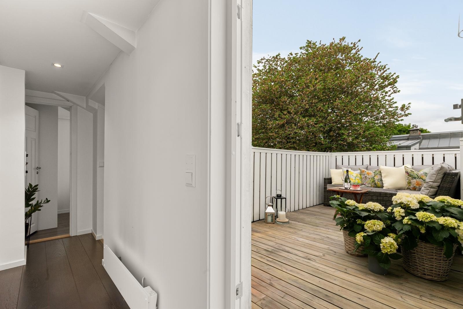 Fra gangen utenfor soverommene er det utgang til den private takterrassen på ca. 10 kvm. Galleribilde