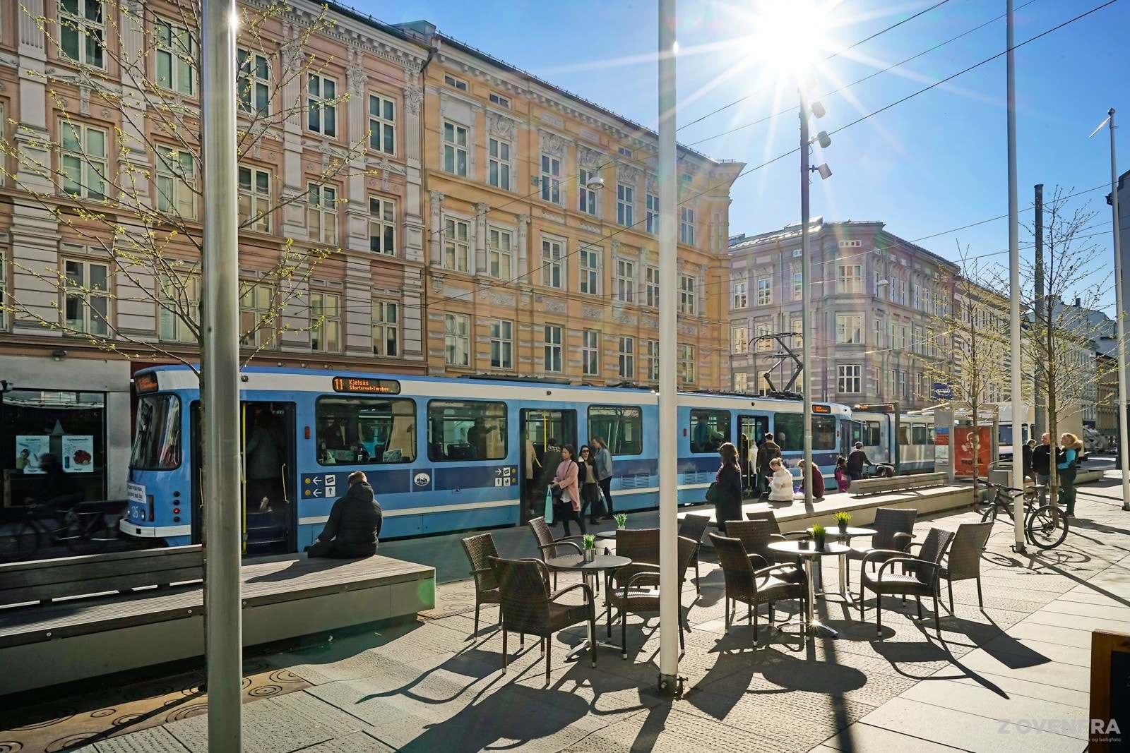 Fra leiligheten går du raskt til T-banestasjonen på Majorstuen, drøye 500 meter unna. Trikkestopp finner du i Bogstadveien Galleribilde